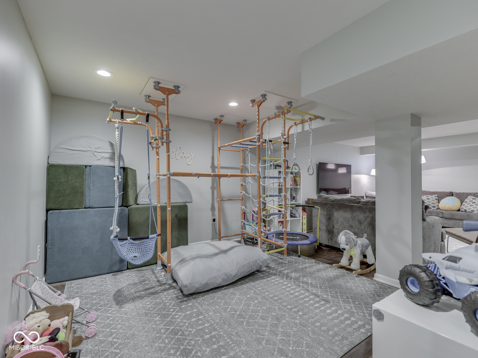 257 Wakefield Drive E