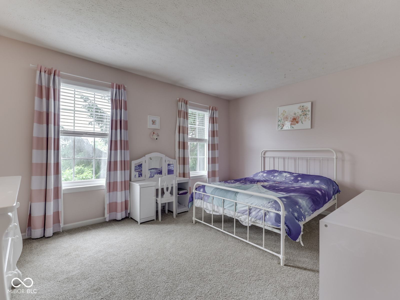 257 Wakefield Drive E