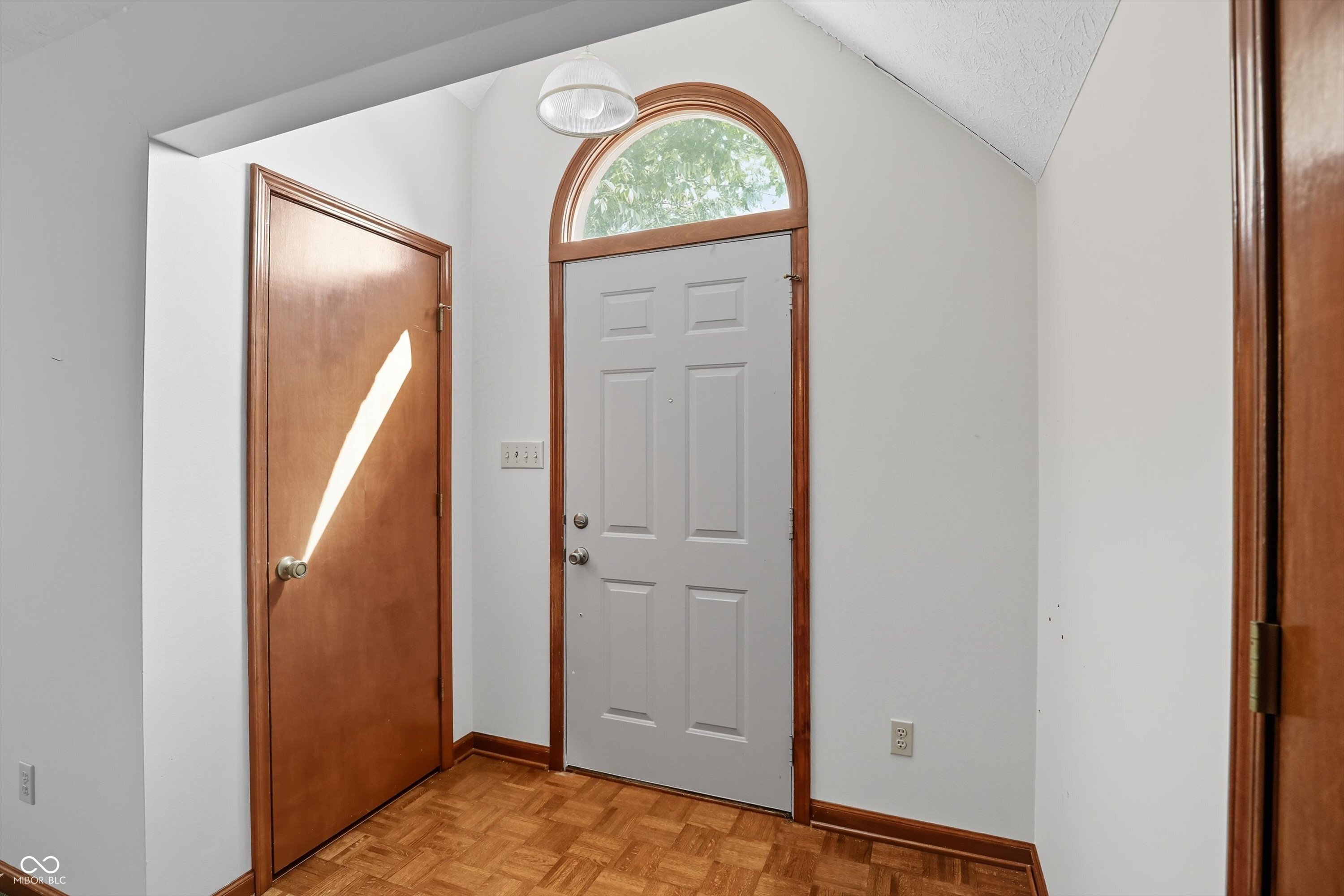 146 Dover Boulevard N