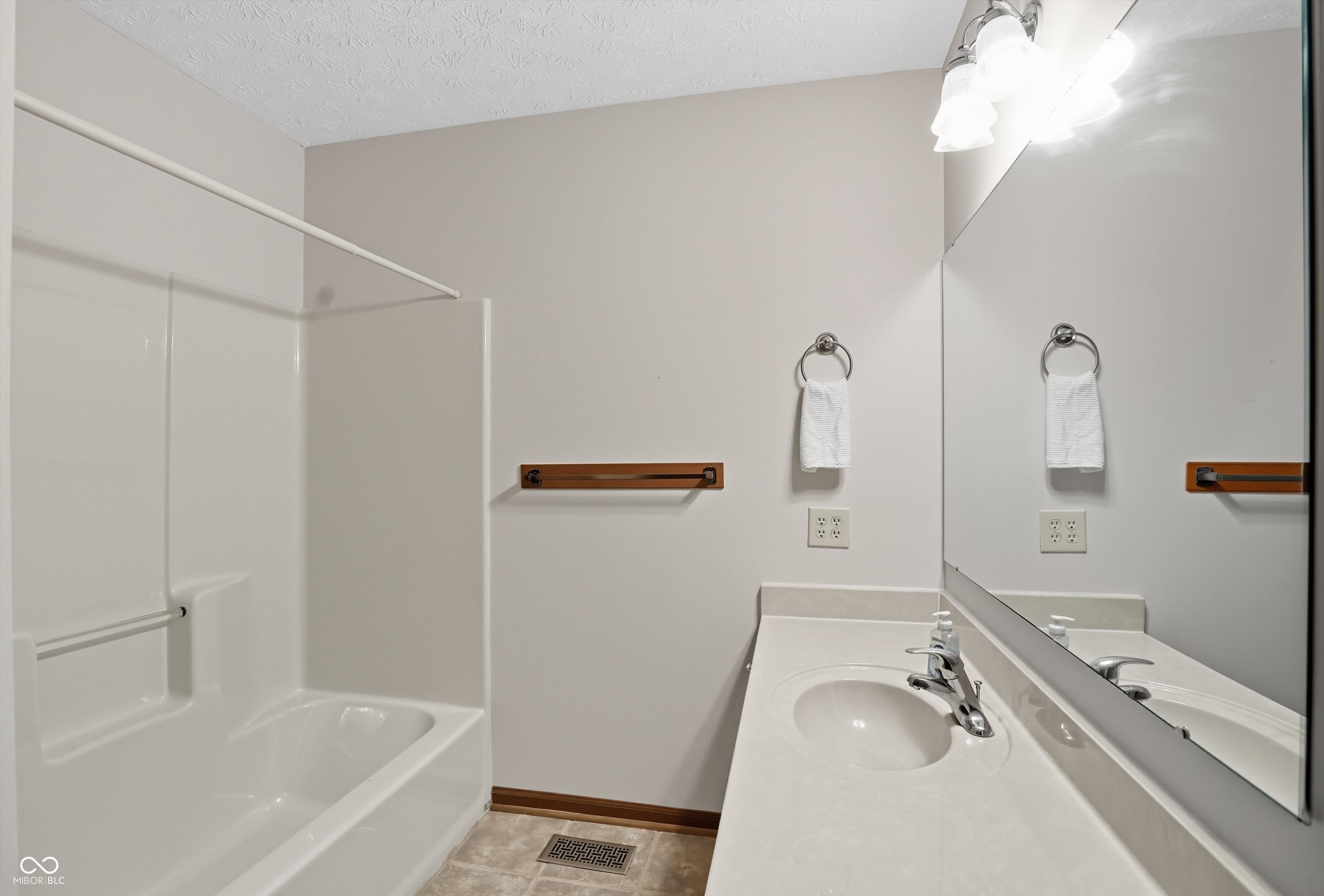 146 Dover Boulevard N