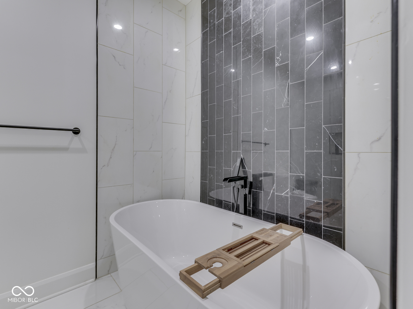 222 N East Street Unit: 103