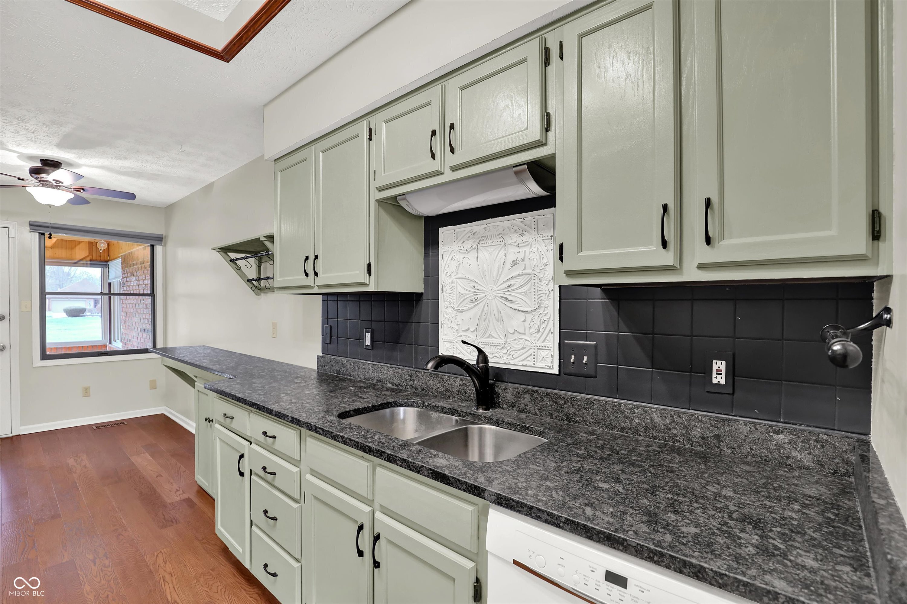 673 Eagle Parkway Unit: 14