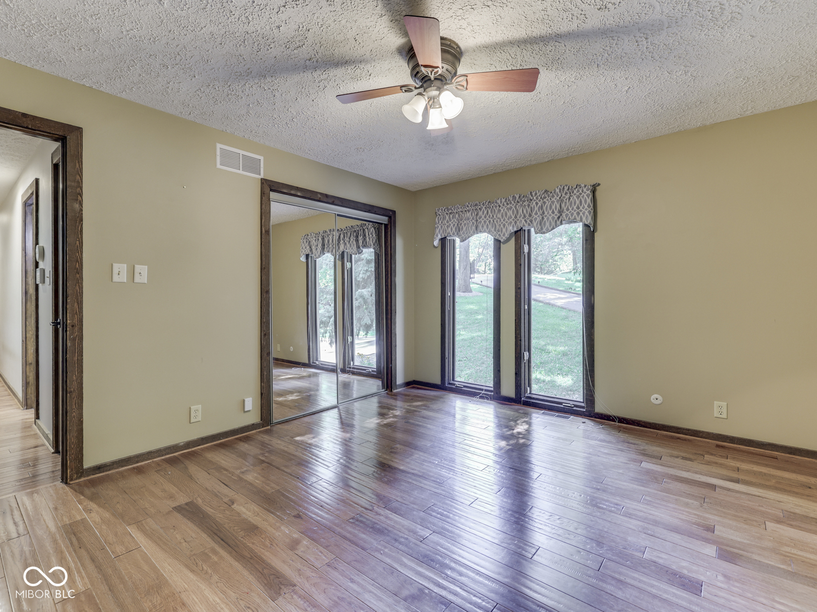6796 Travis Place