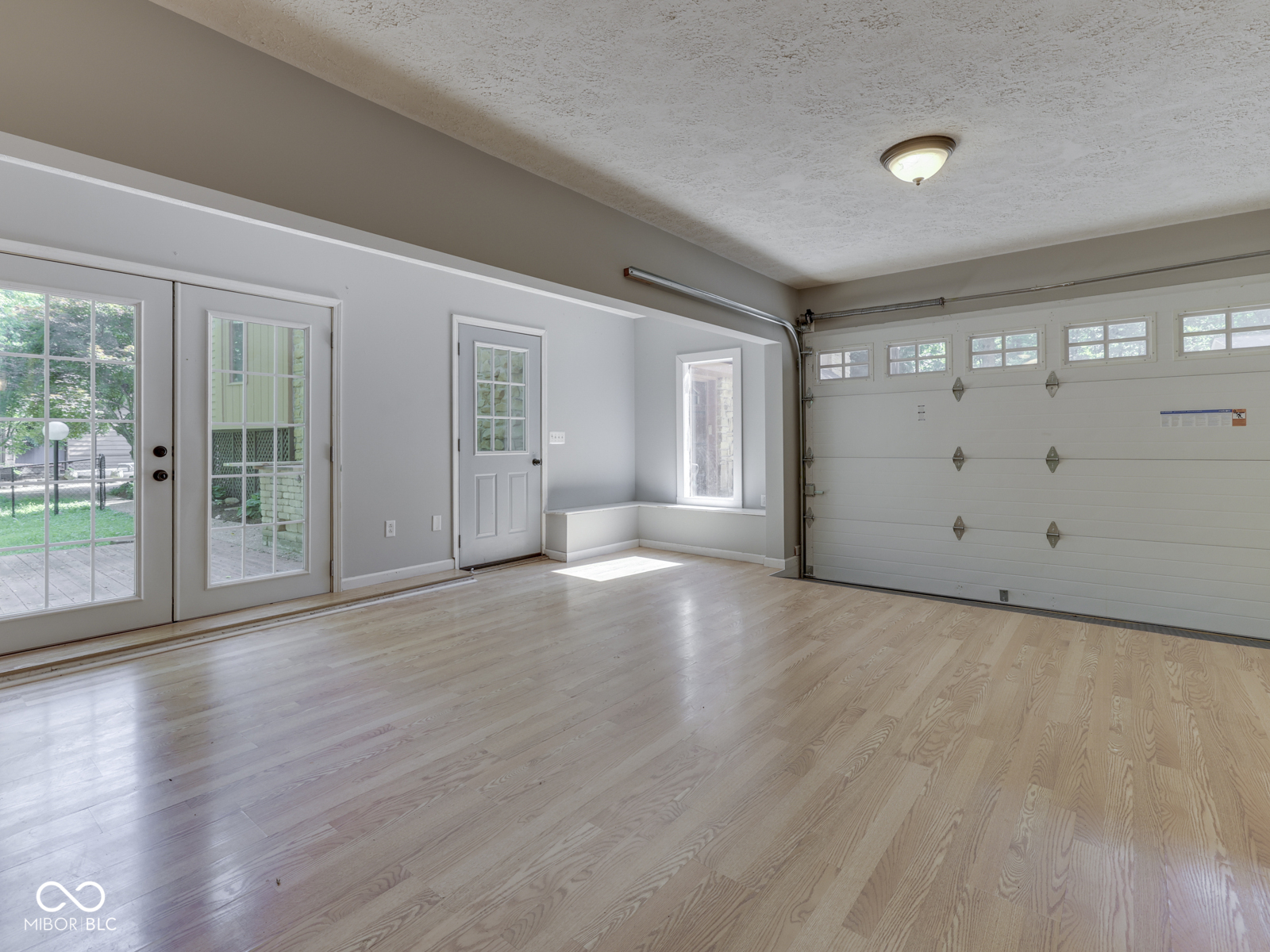 6796 Travis Place