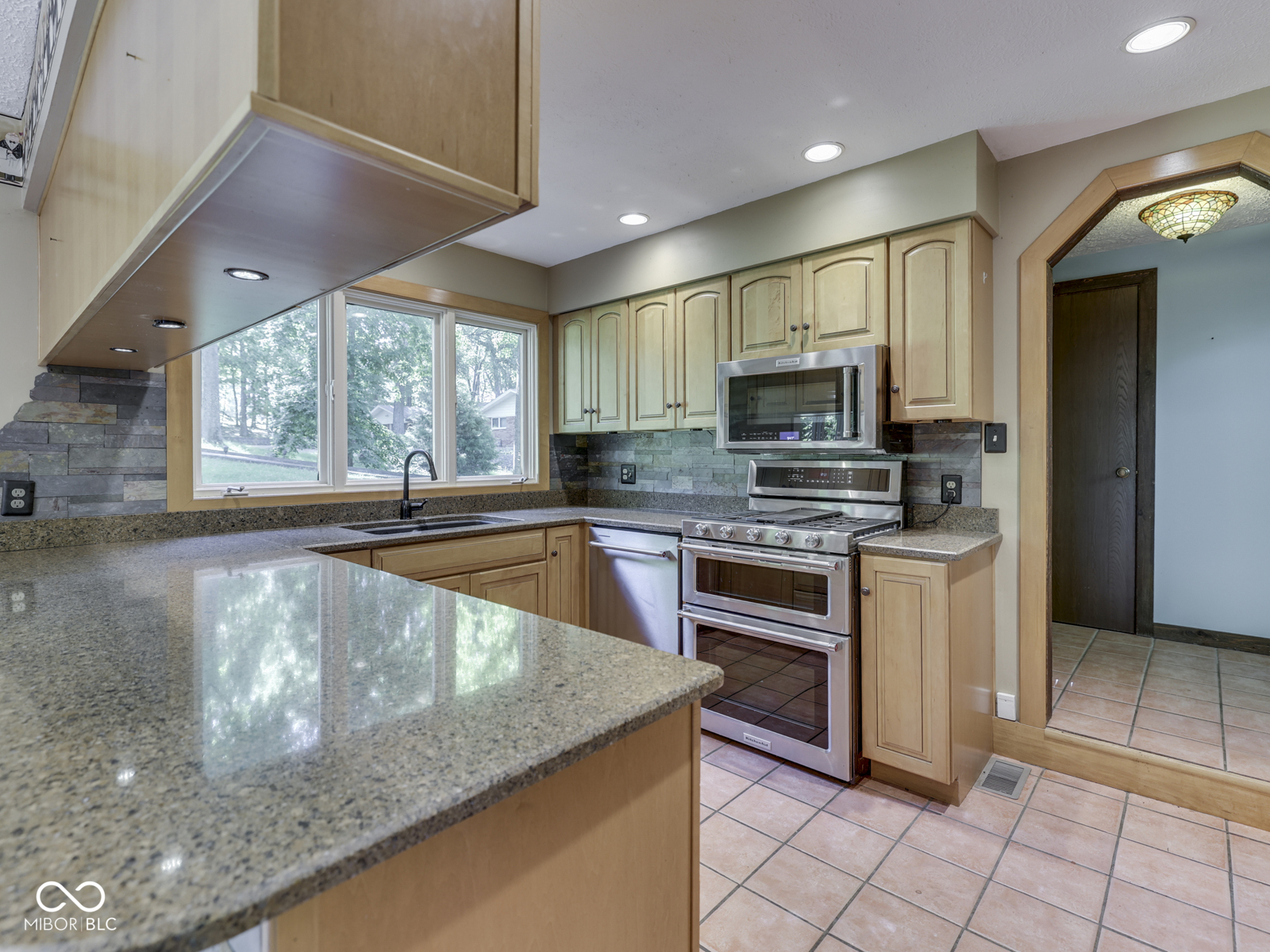 6796 Travis Place