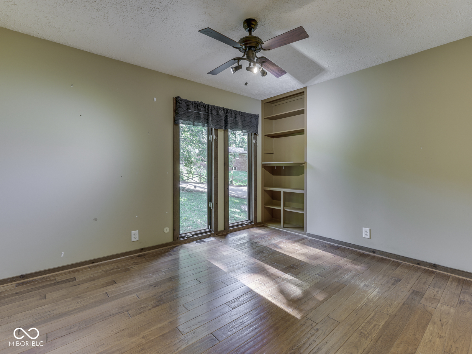 6796 Travis Place