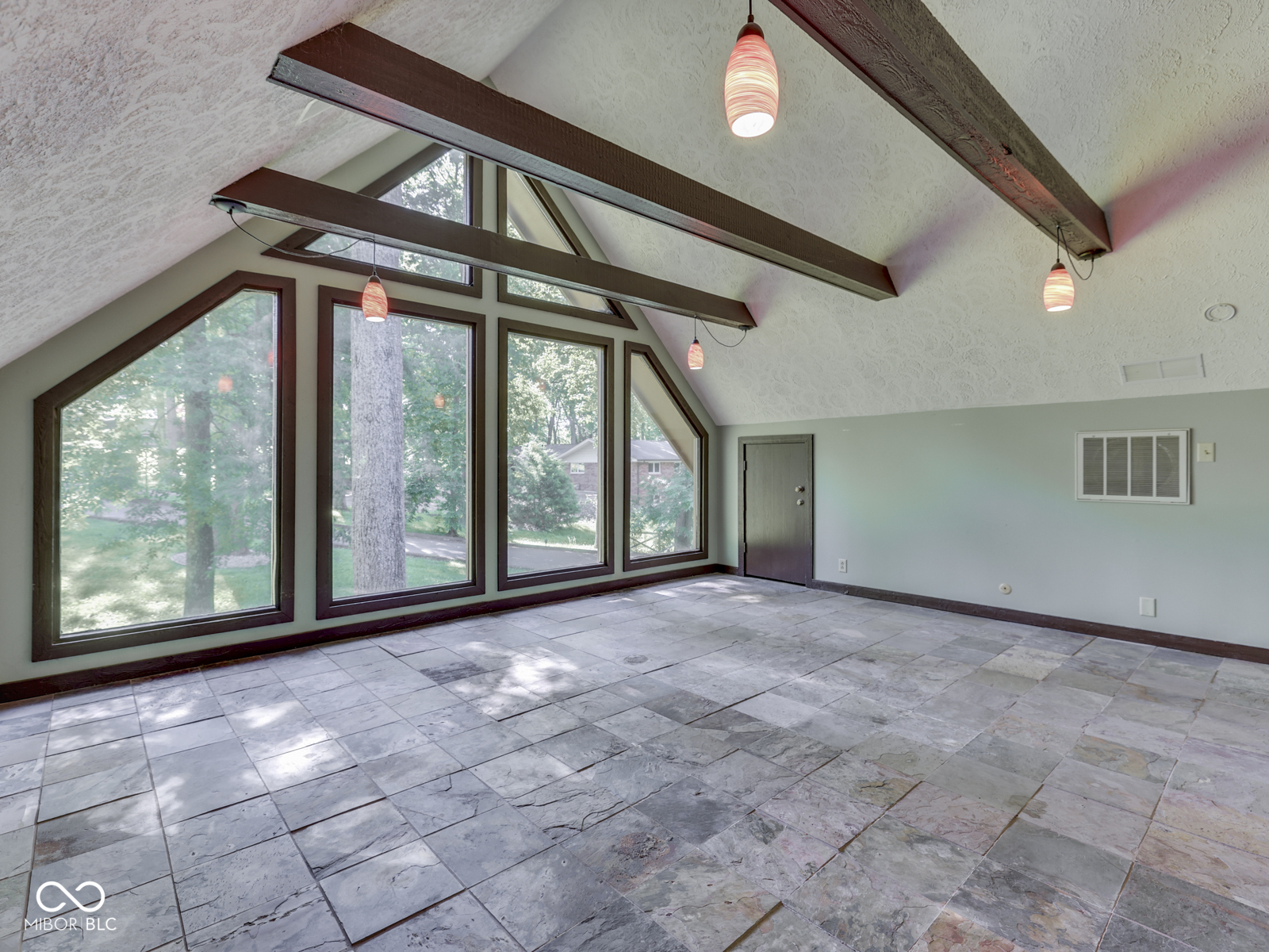 6796 Travis Place