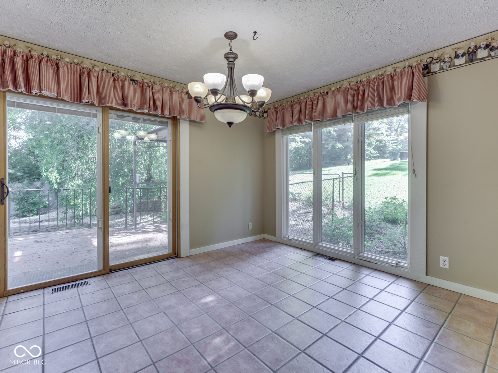 6796 Travis Place