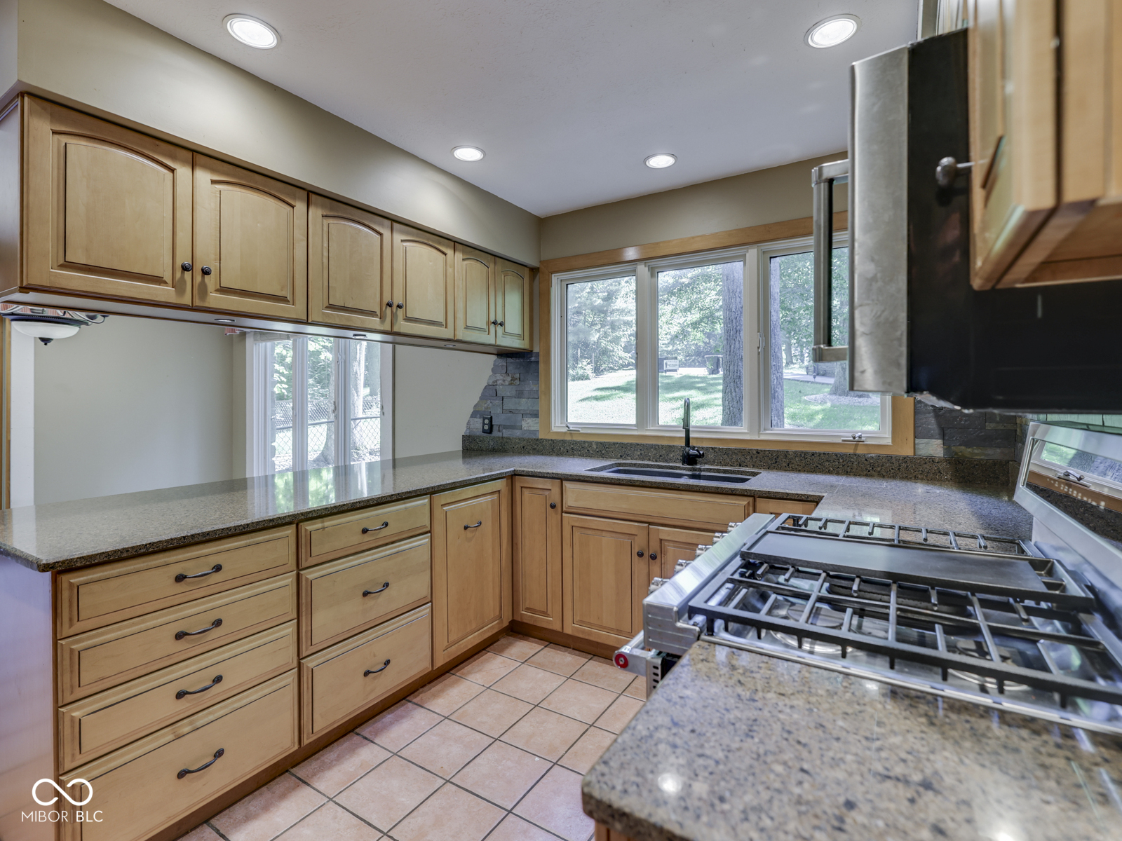 6796 Travis Place