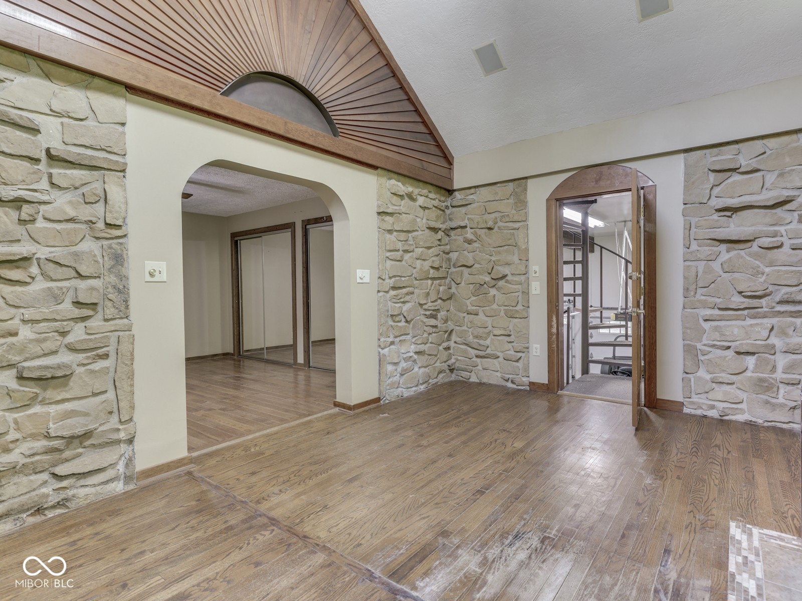 6796 Travis Place