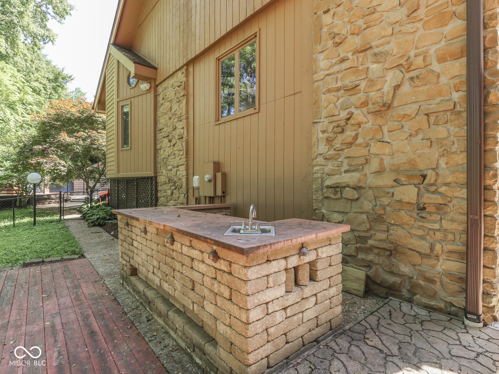 6796 Travis Place