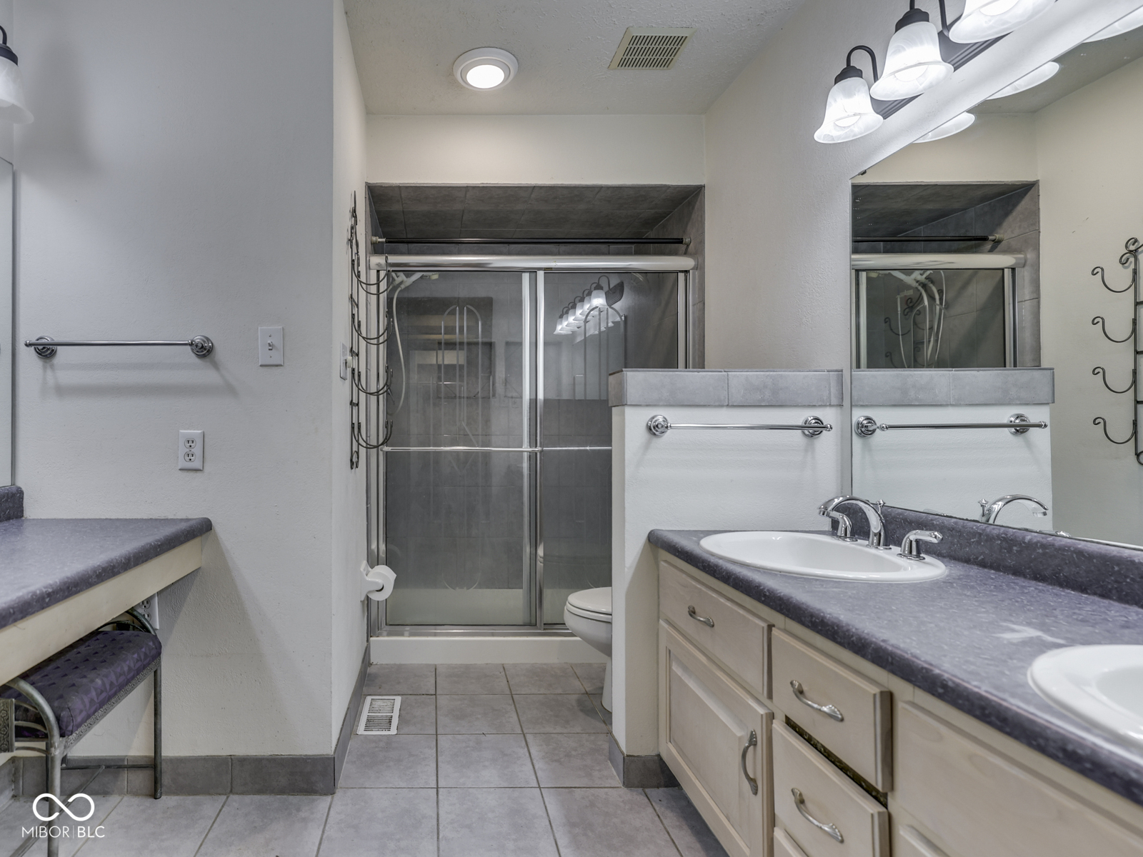 6796 Travis Place