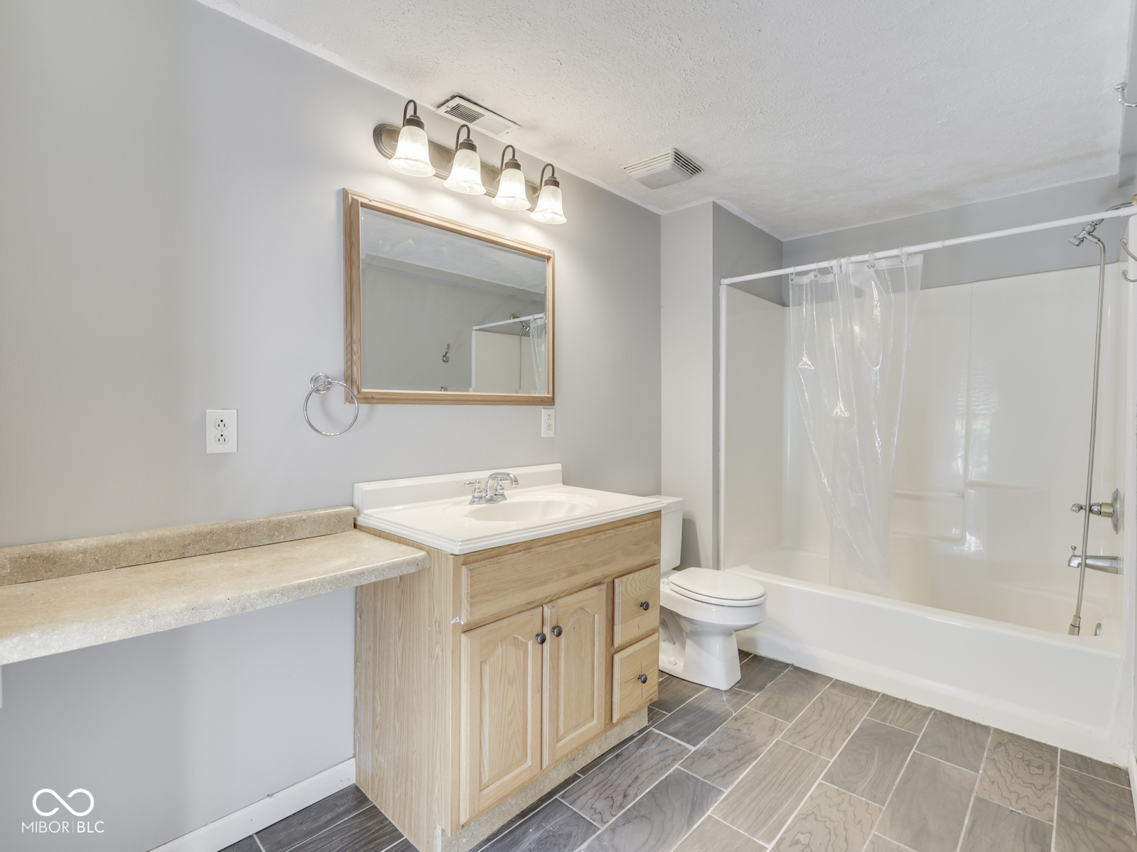 6796 Travis Place