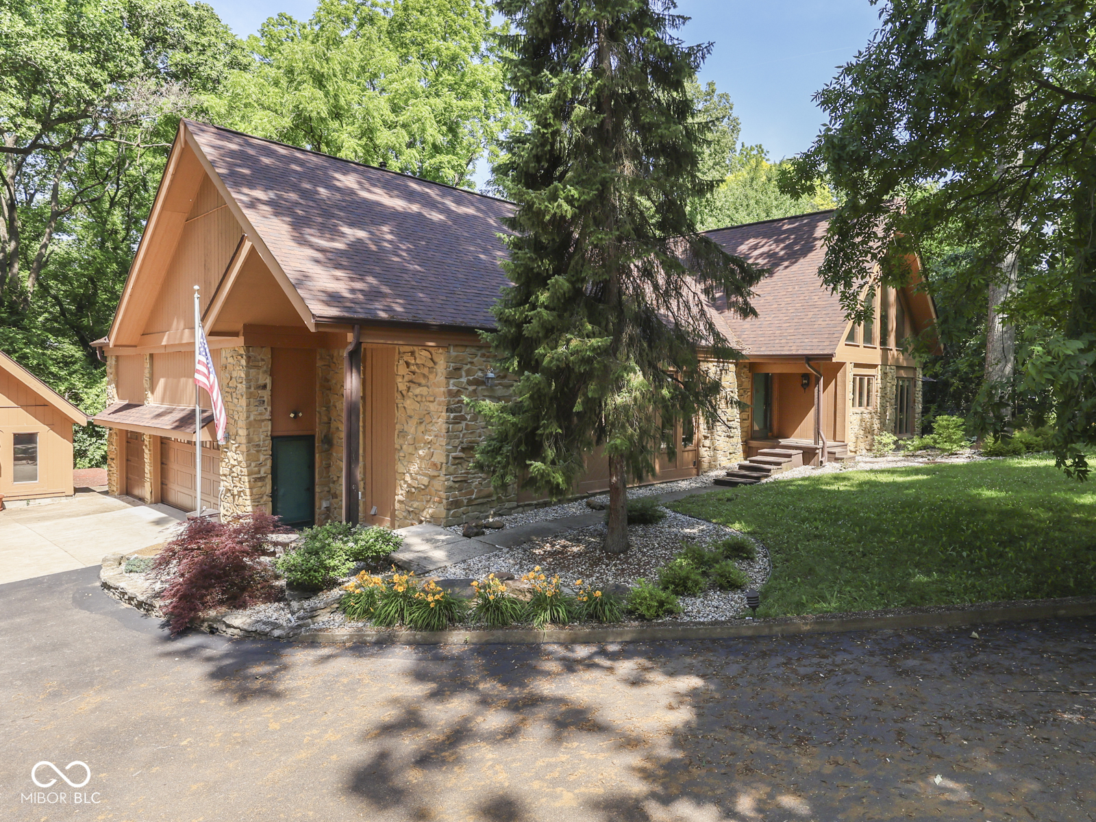 6796 Travis Place