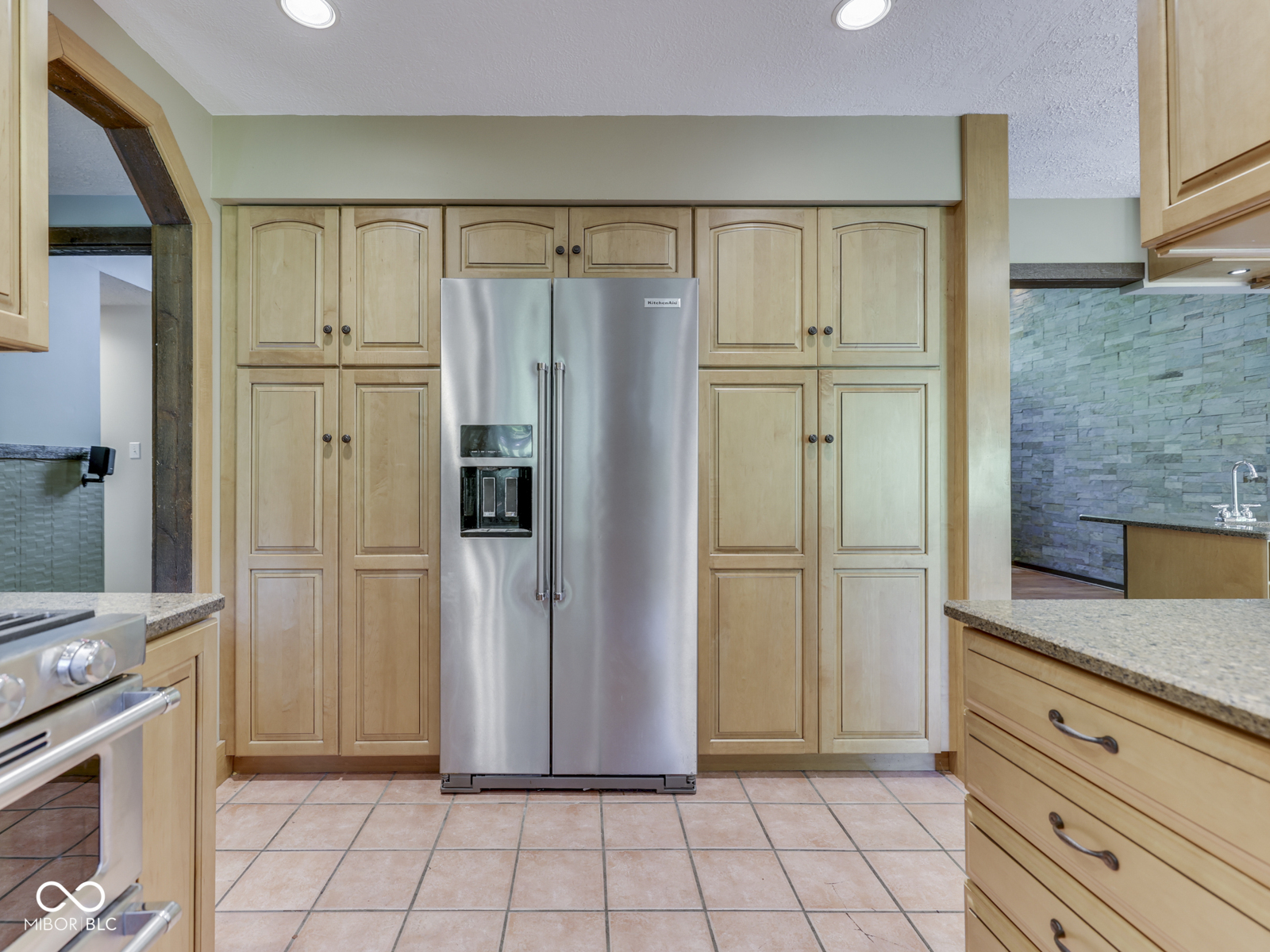 6796 Travis Place
