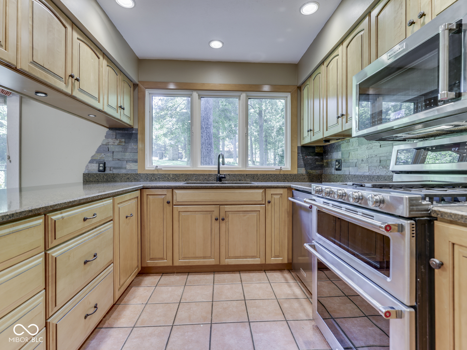 6796 Travis Place
