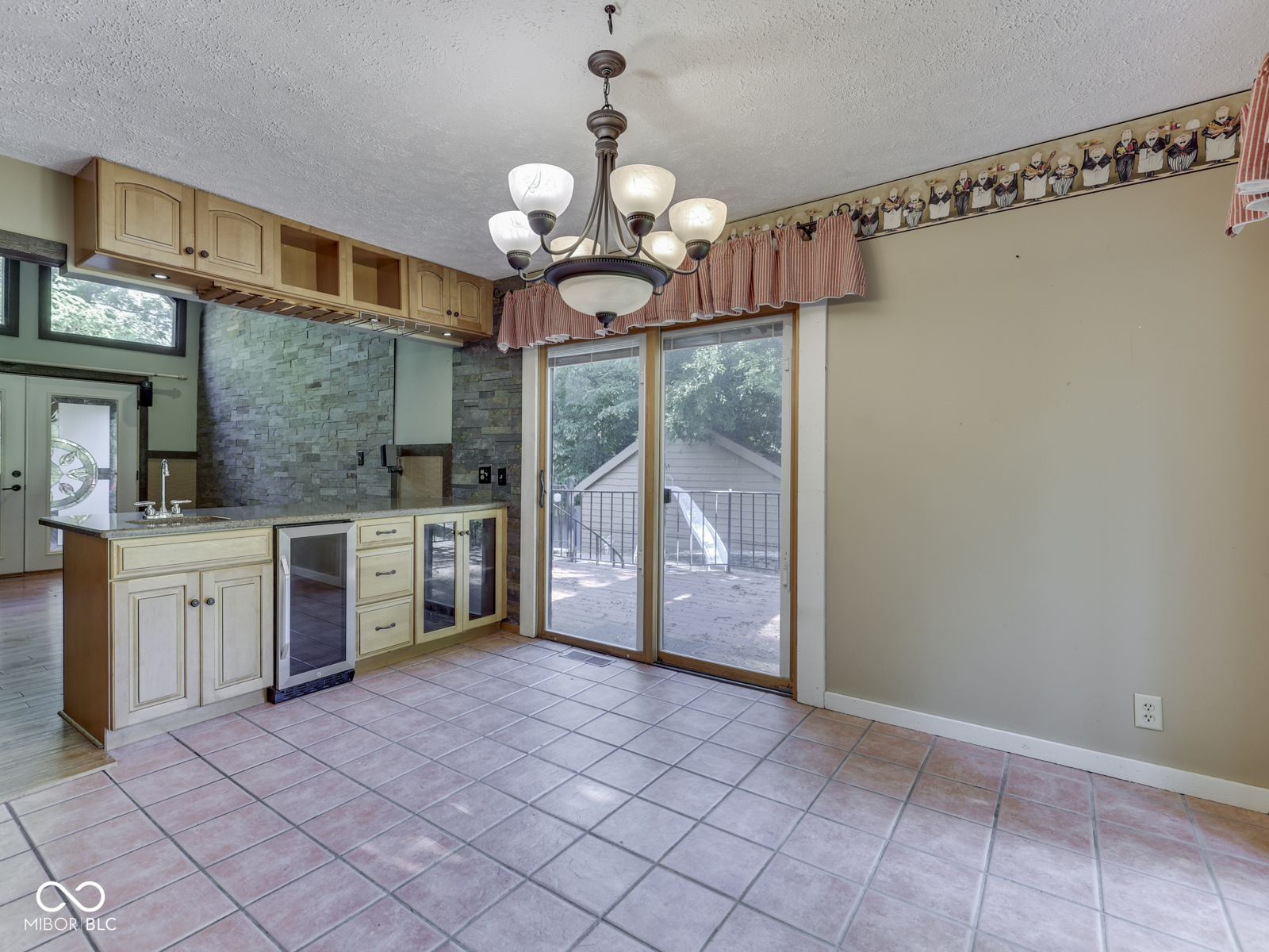 6796 Travis Place