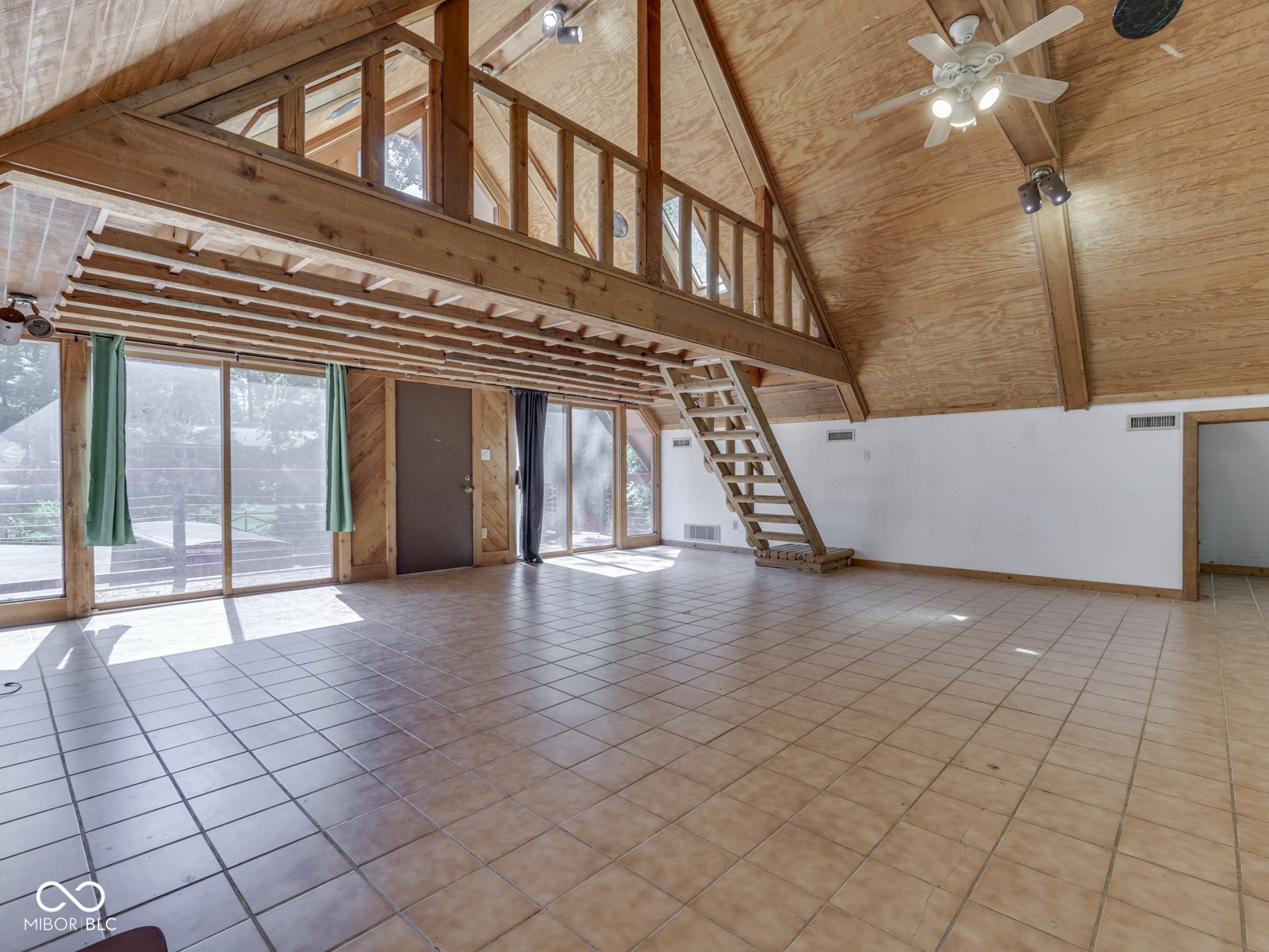 6796 Travis Place