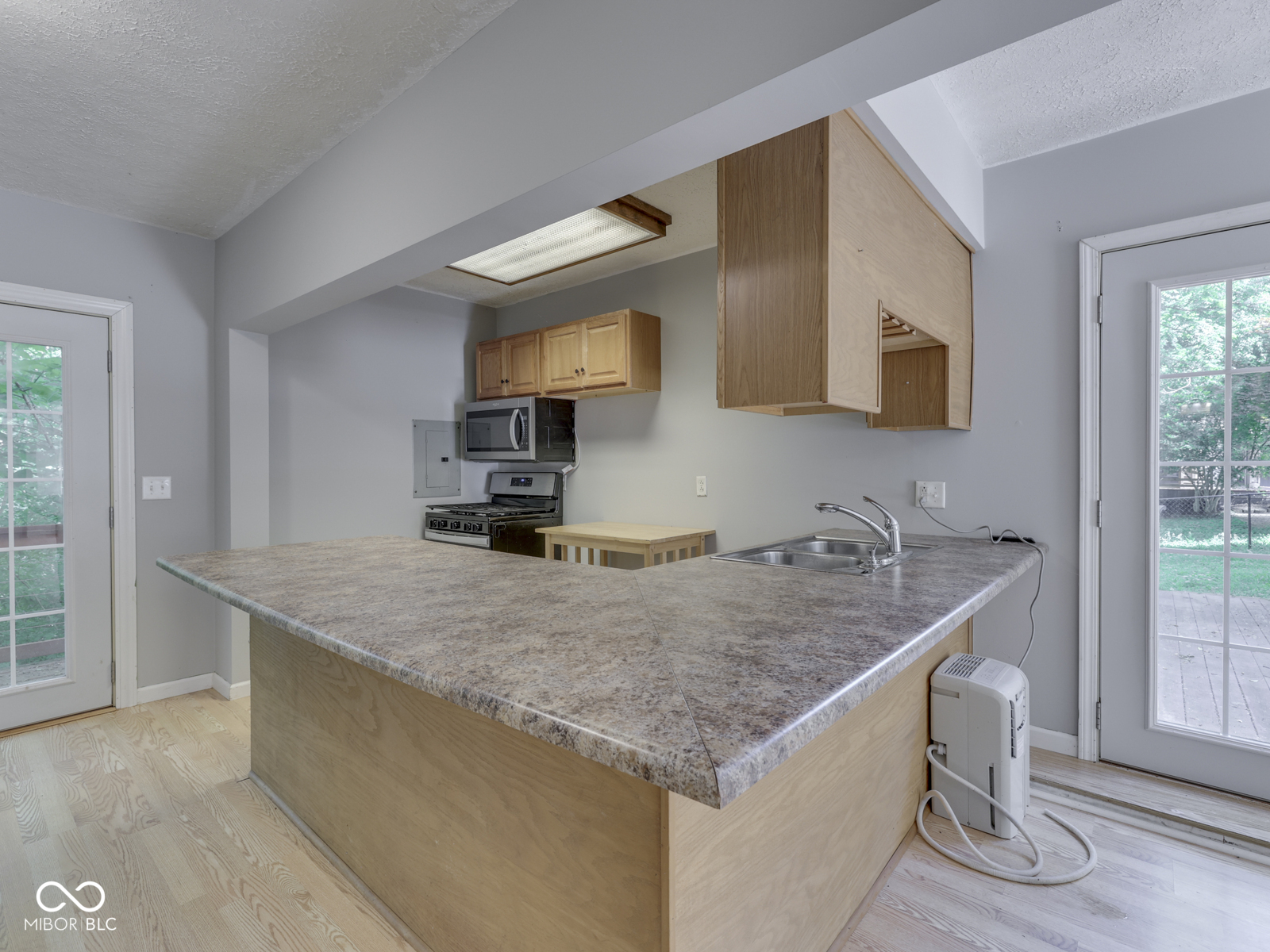 6796 Travis Place