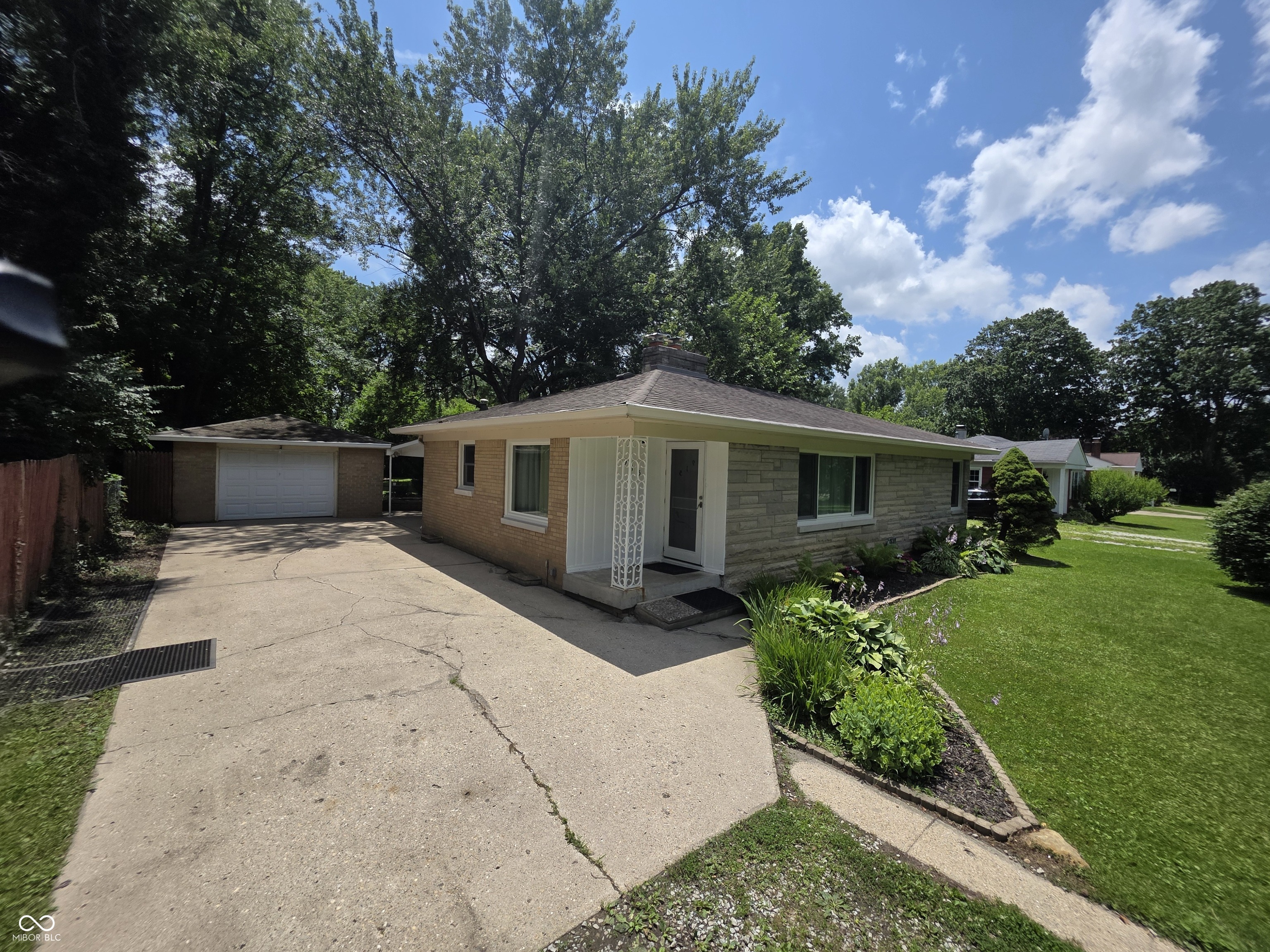 915 Southwood Drive