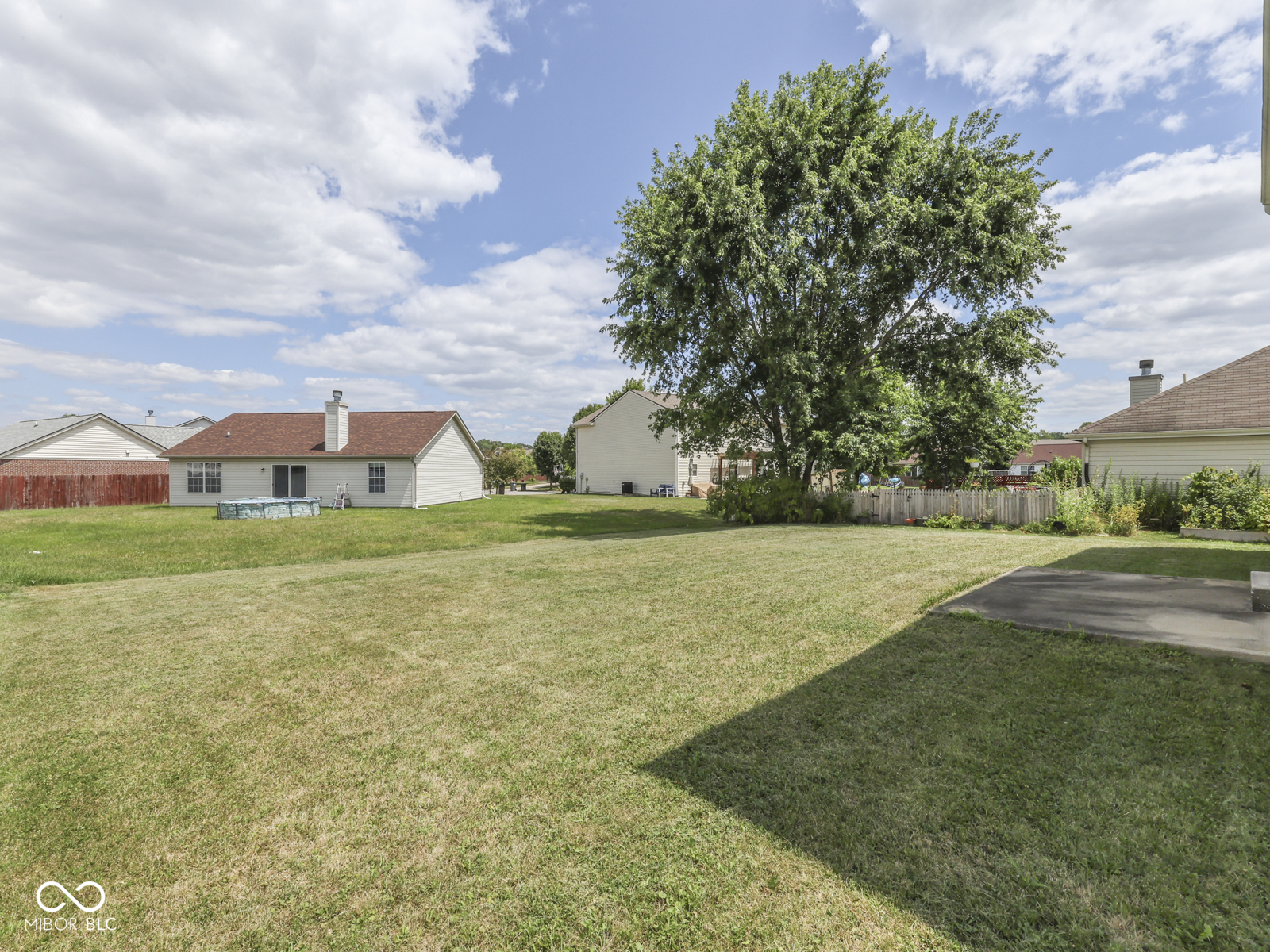 944 Angus Lane