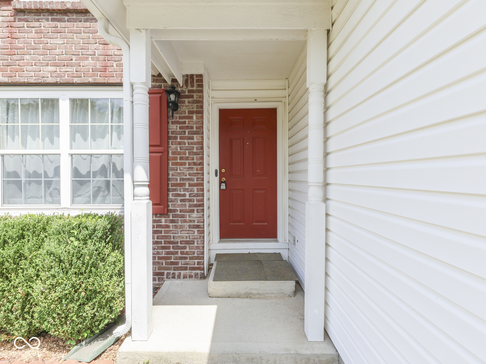 944 Angus Lane