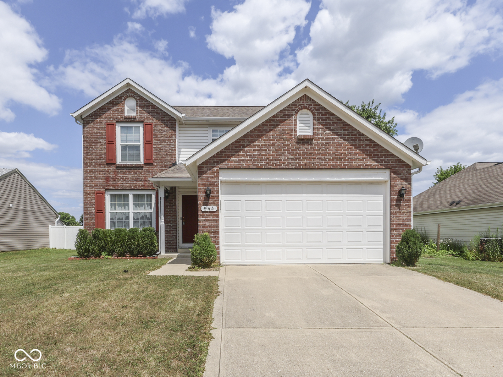 944 Angus Lane