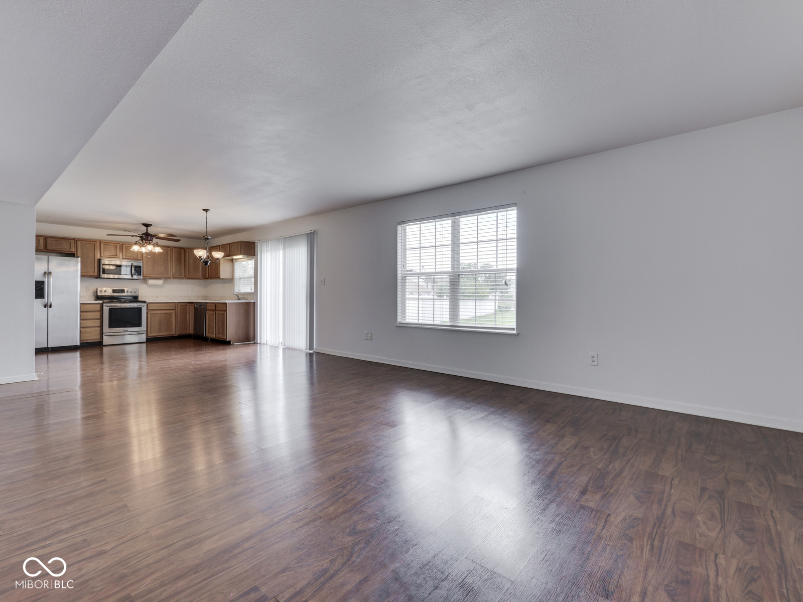 944 Angus Lane