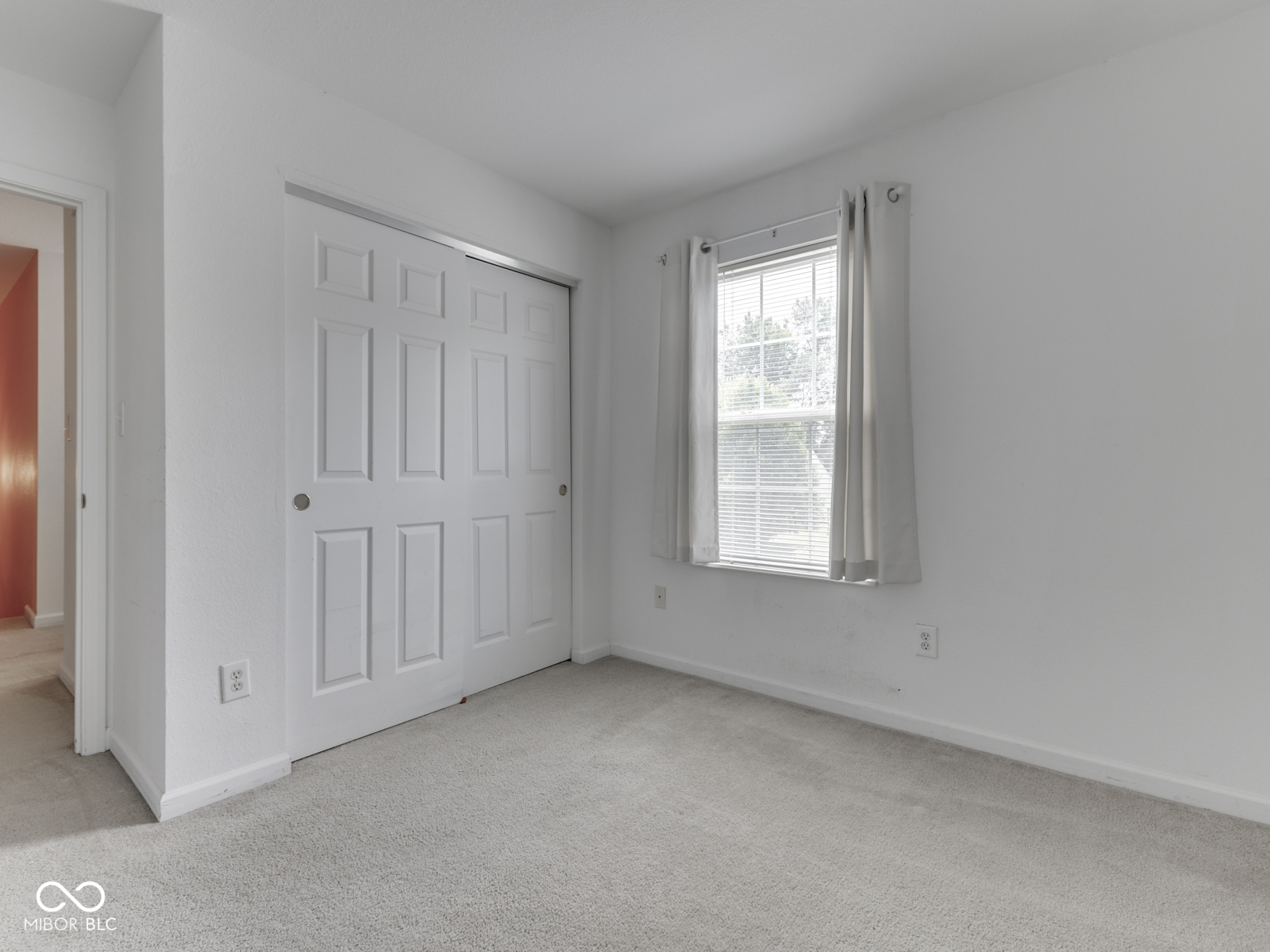 944 Angus Lane