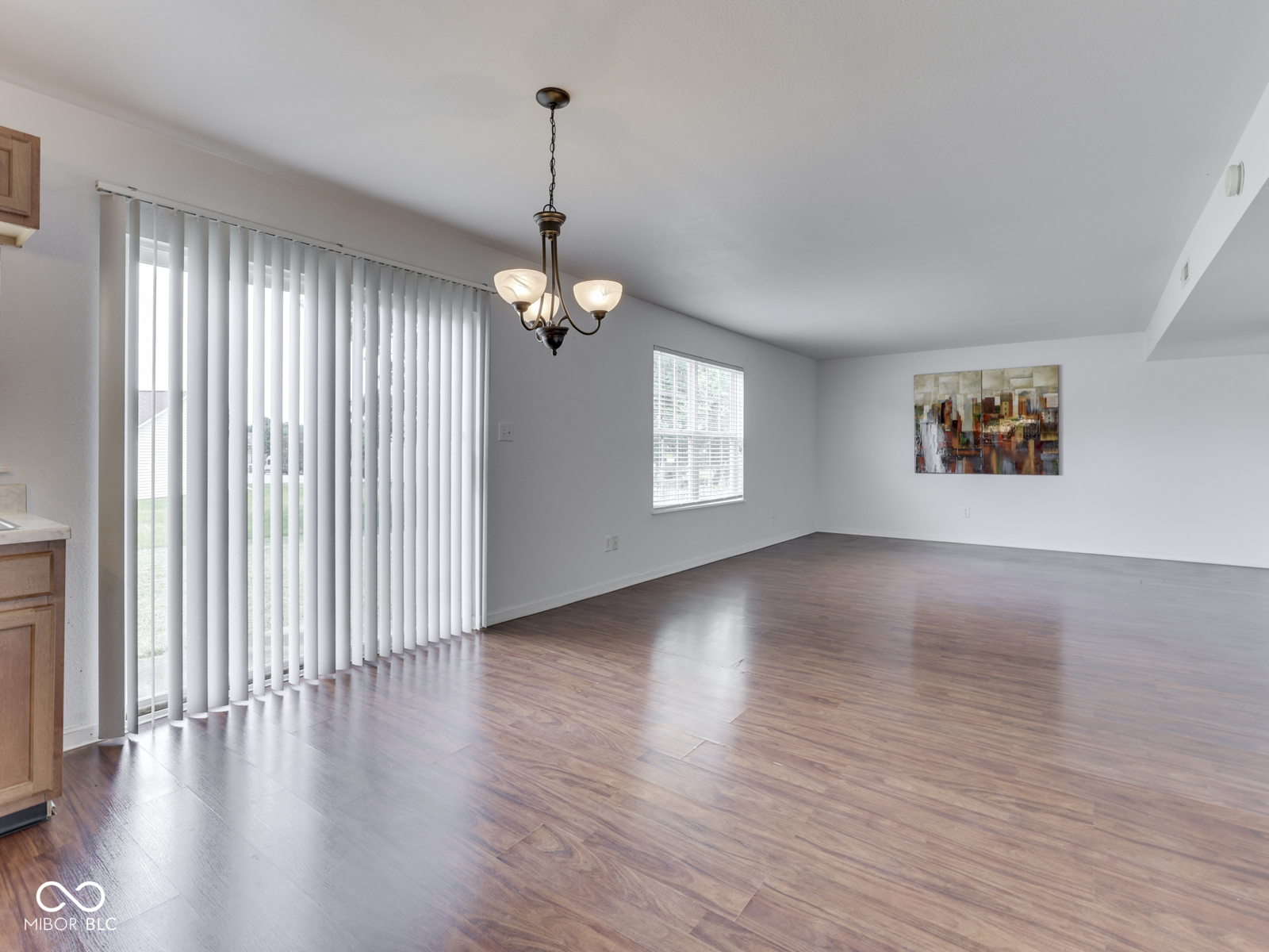944 Angus Lane
