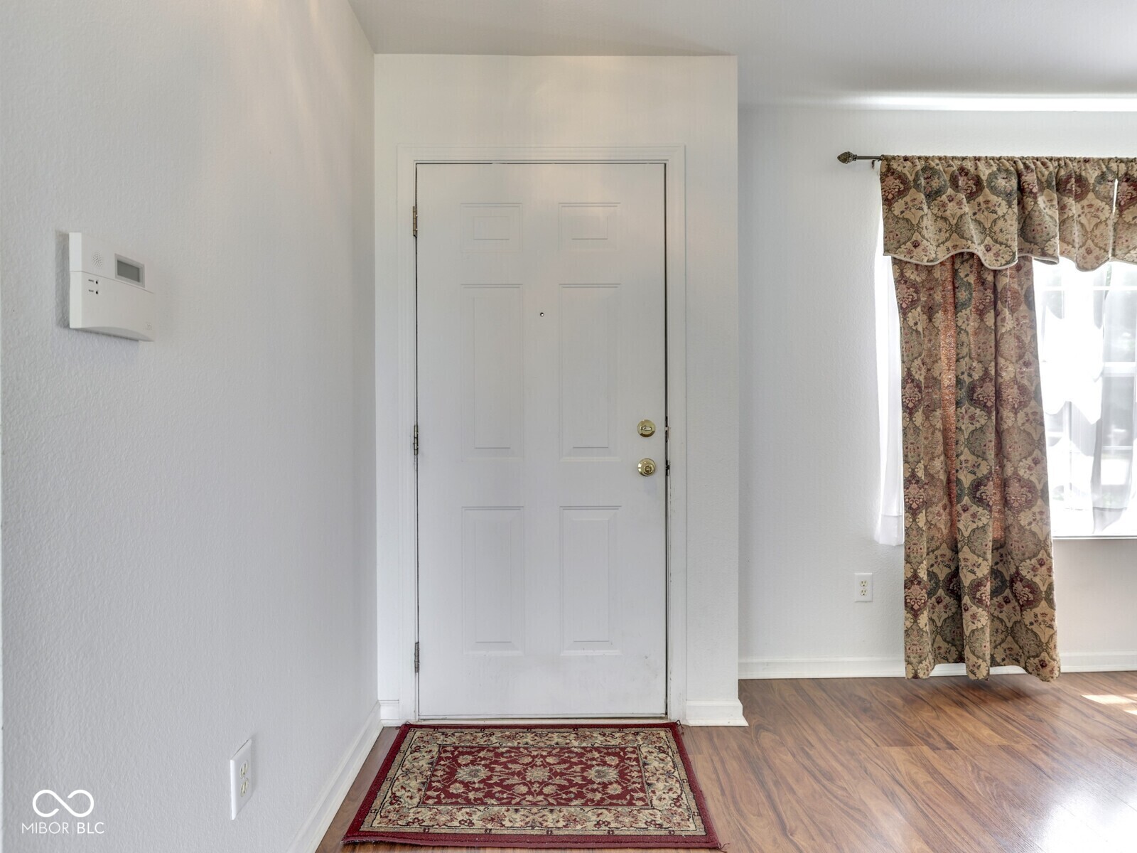 944 Angus Lane