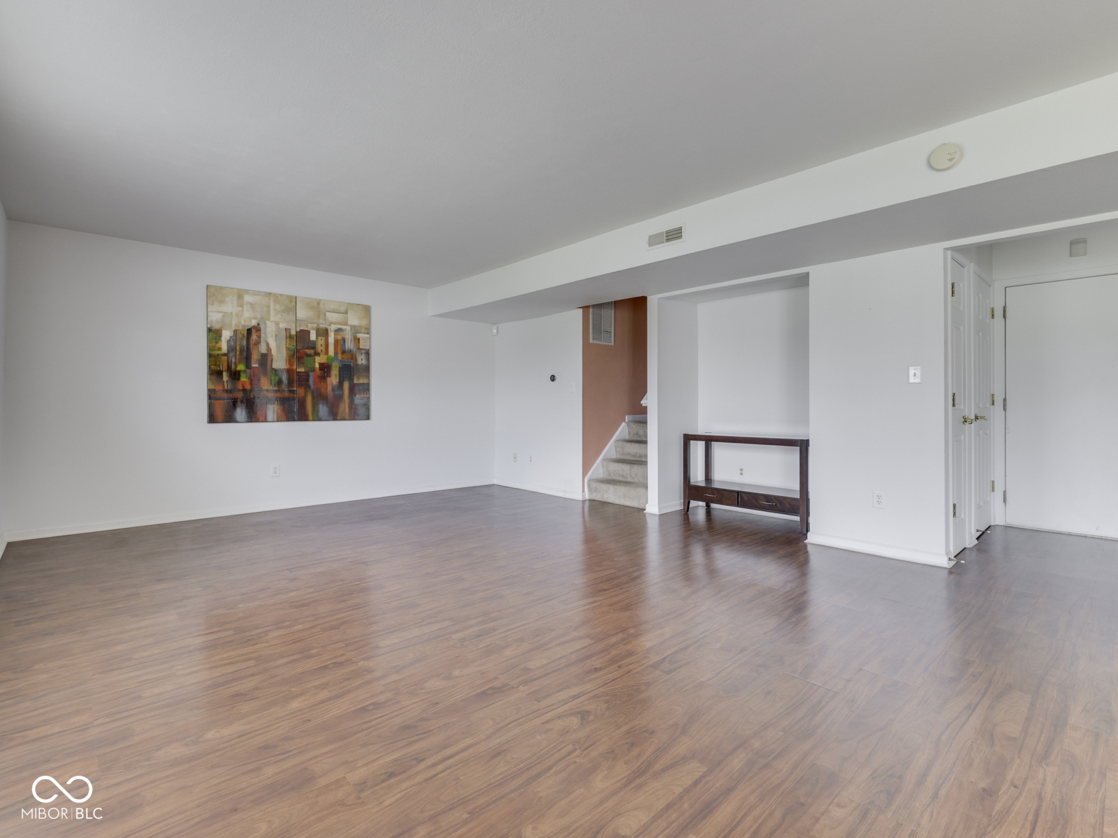 944 Angus Lane