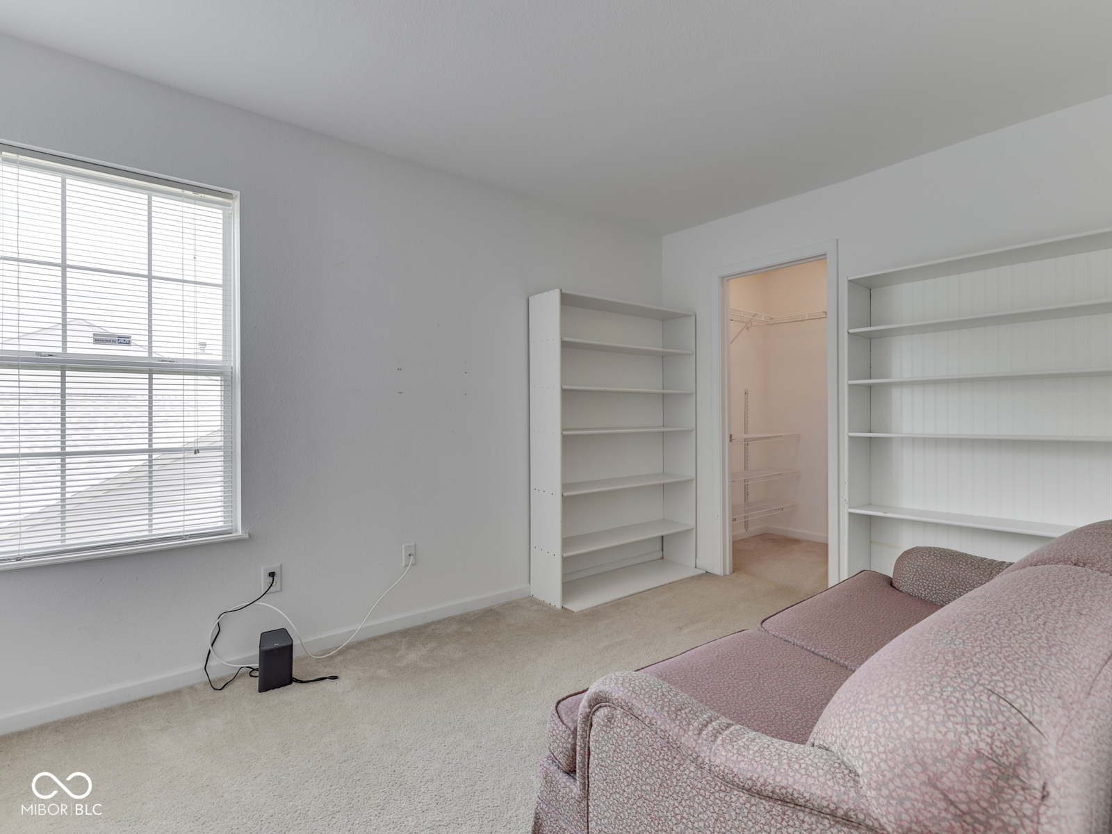 944 Angus Lane