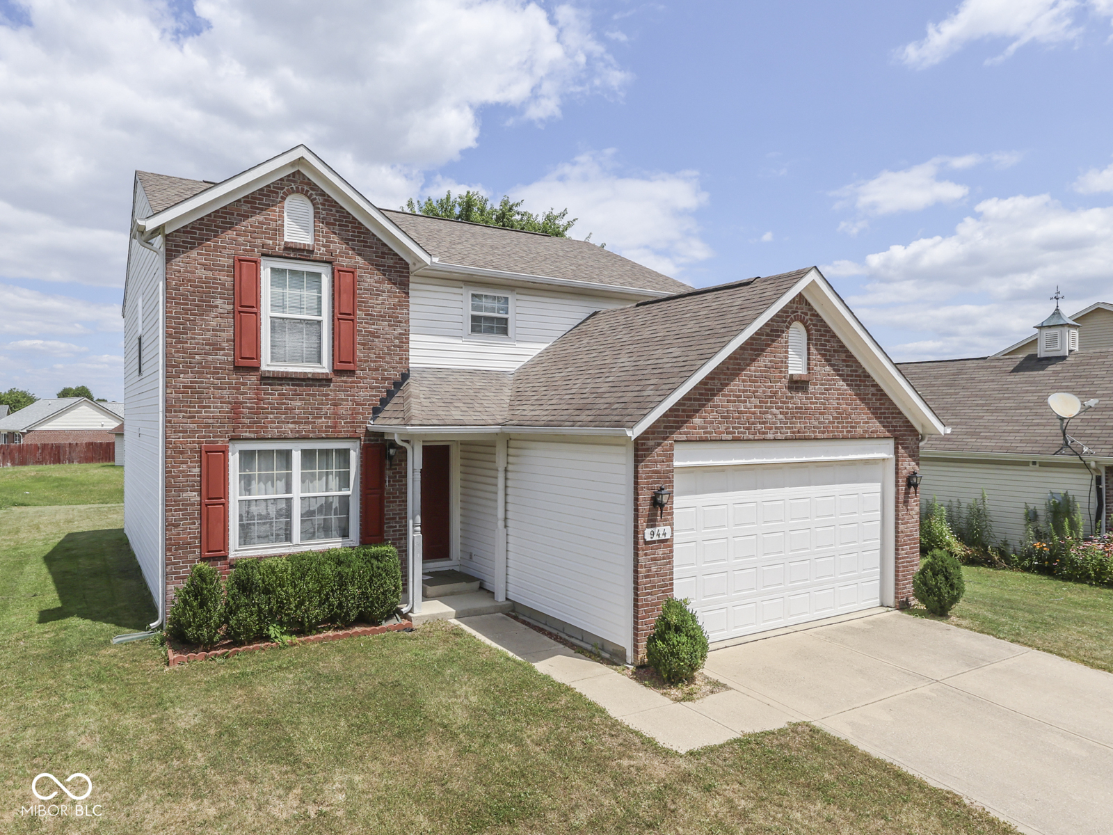 944 Angus Lane