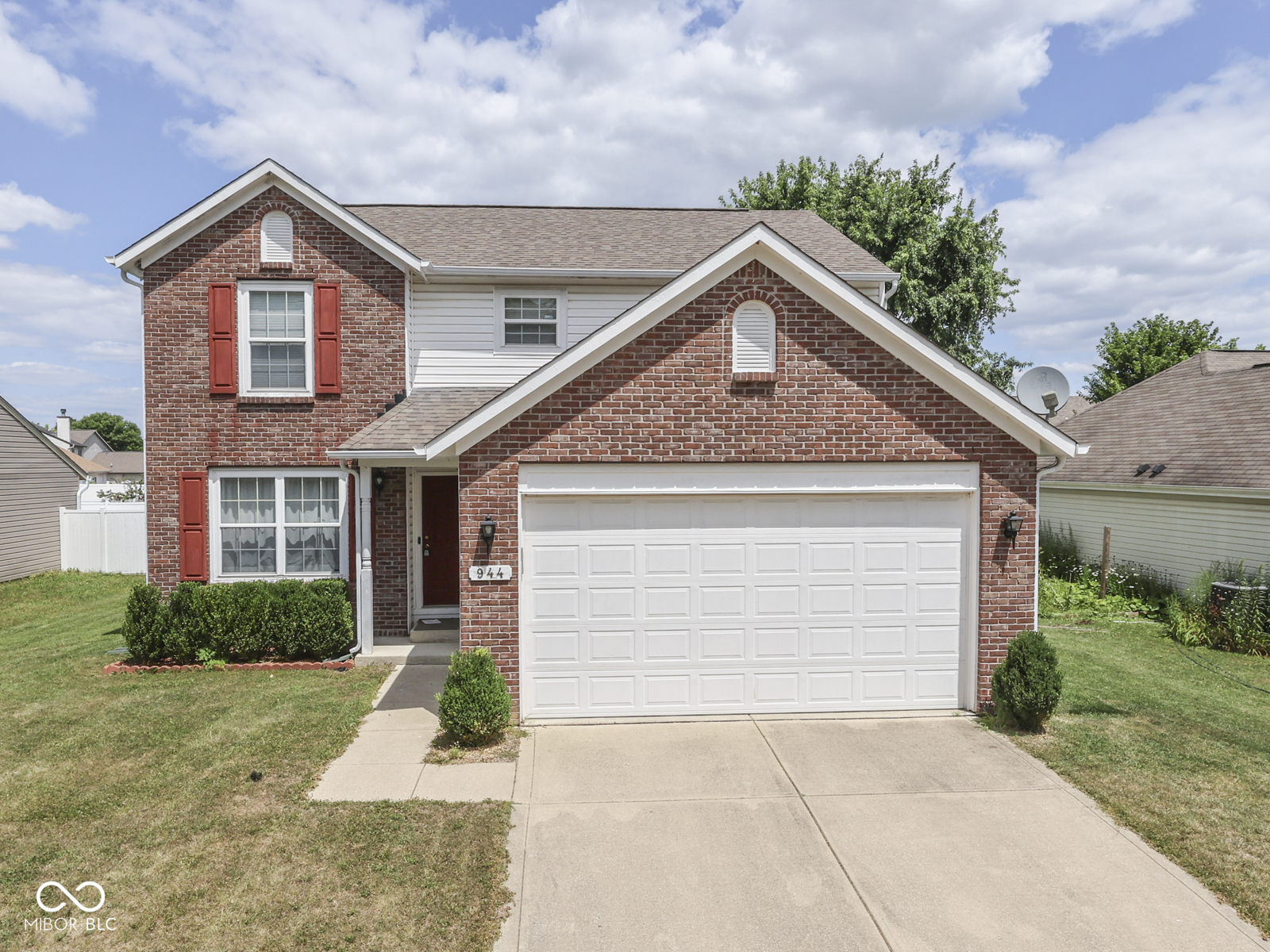 944 Angus Lane