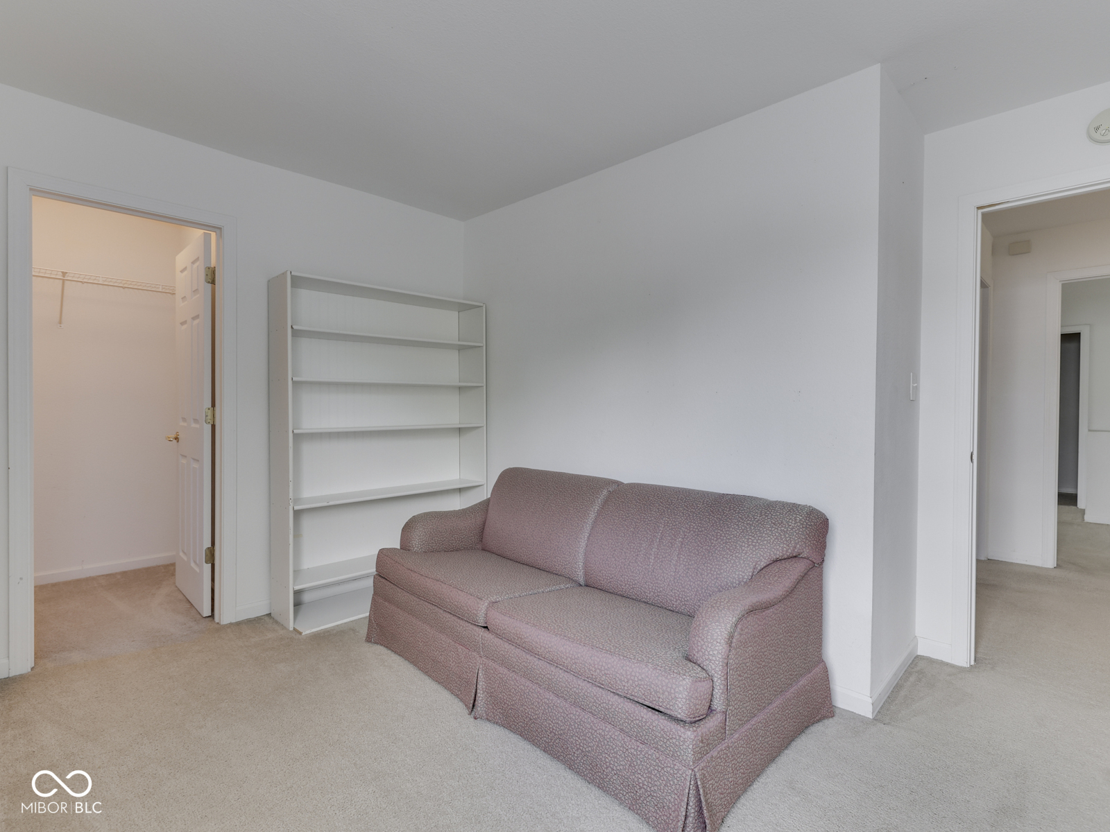 944 Angus Lane