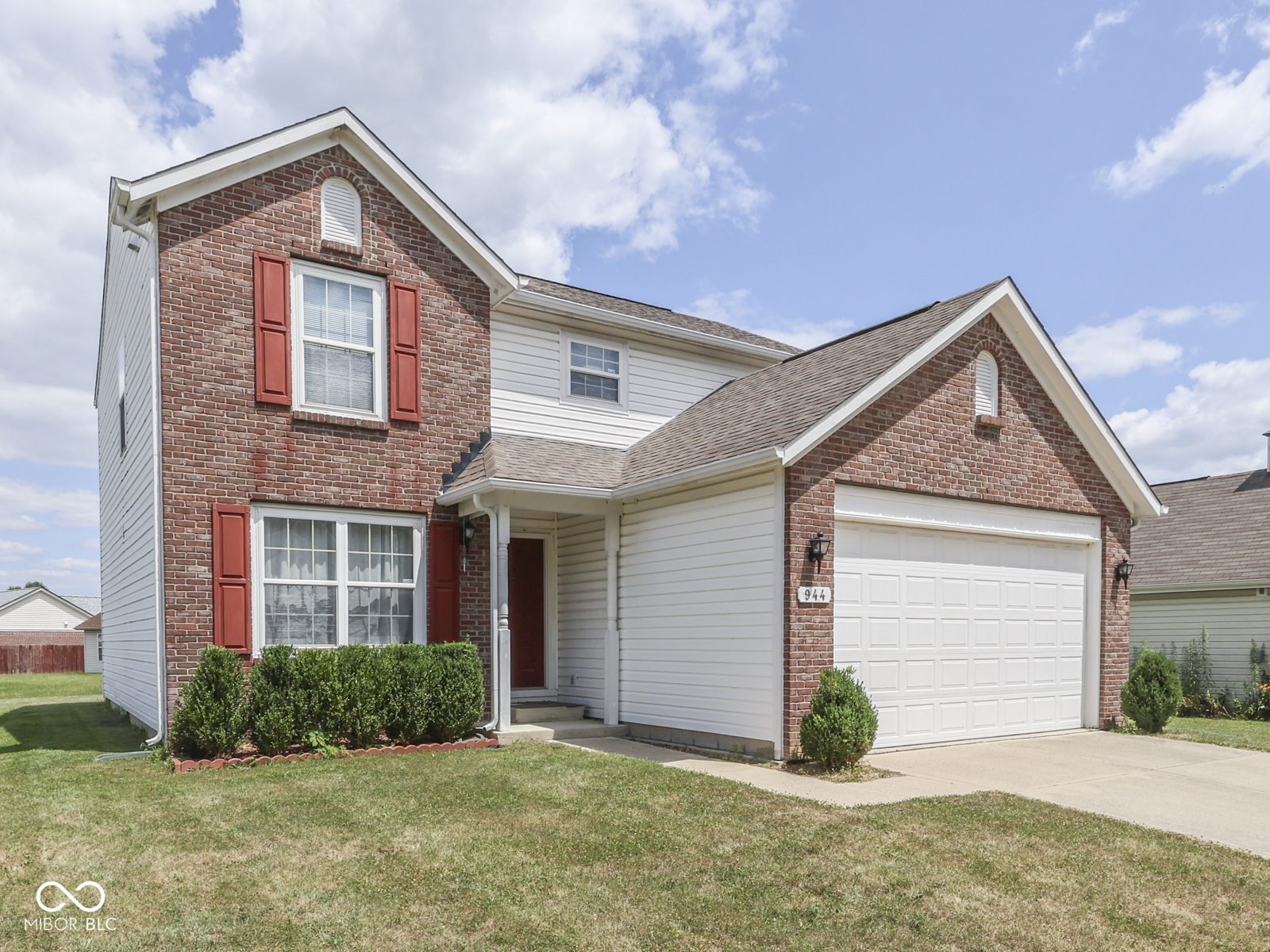 944 Angus Lane