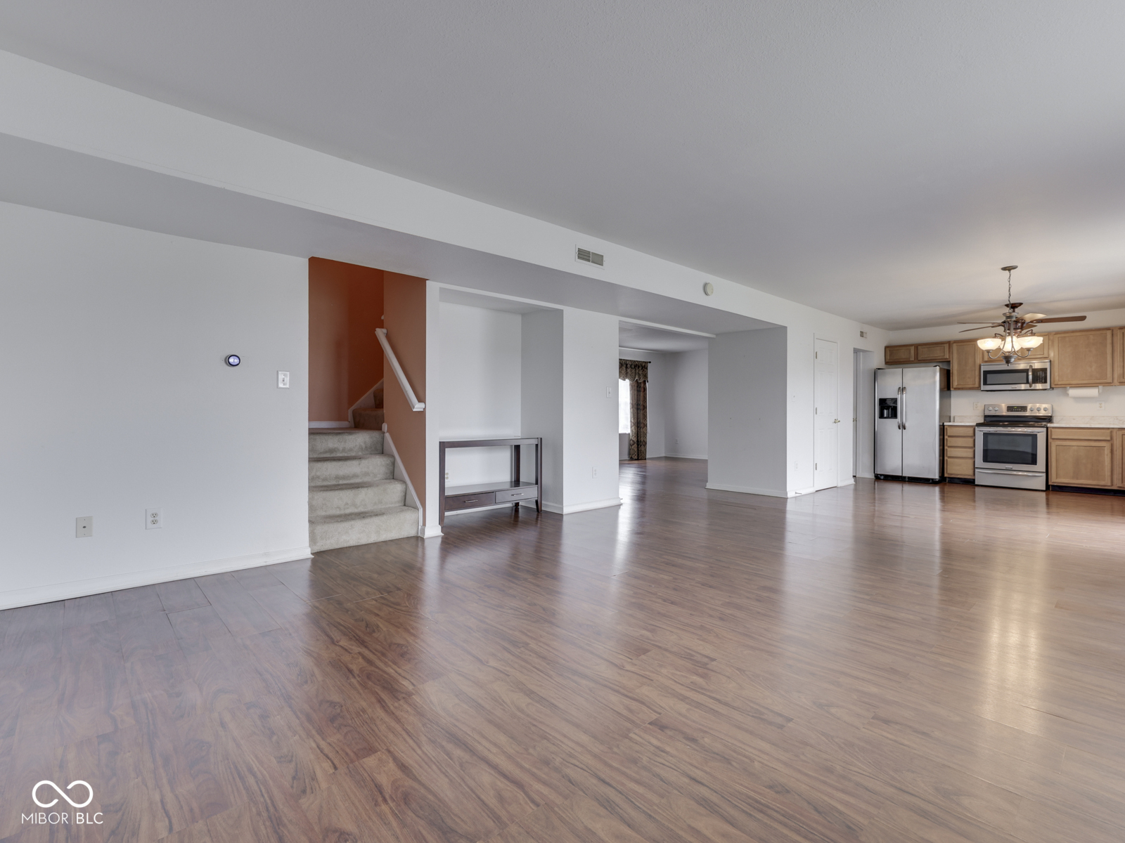 944 Angus Lane
