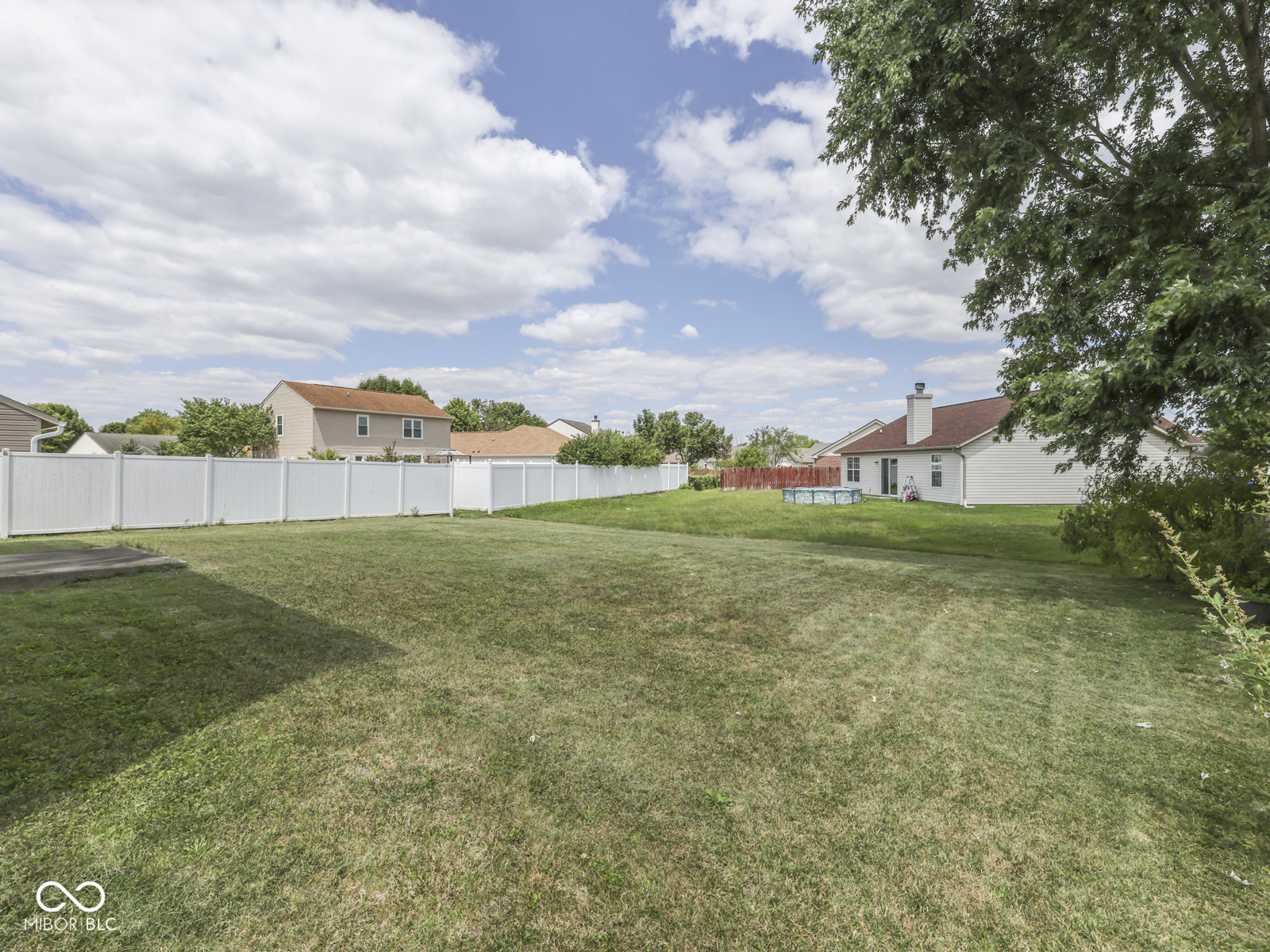 944 Angus Lane