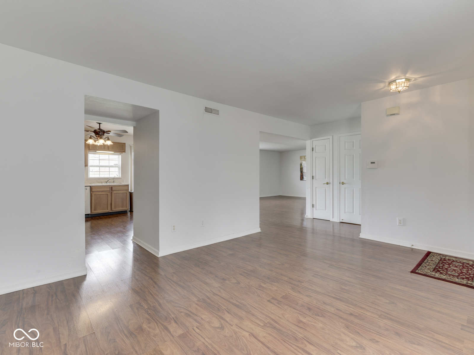 944 Angus Lane