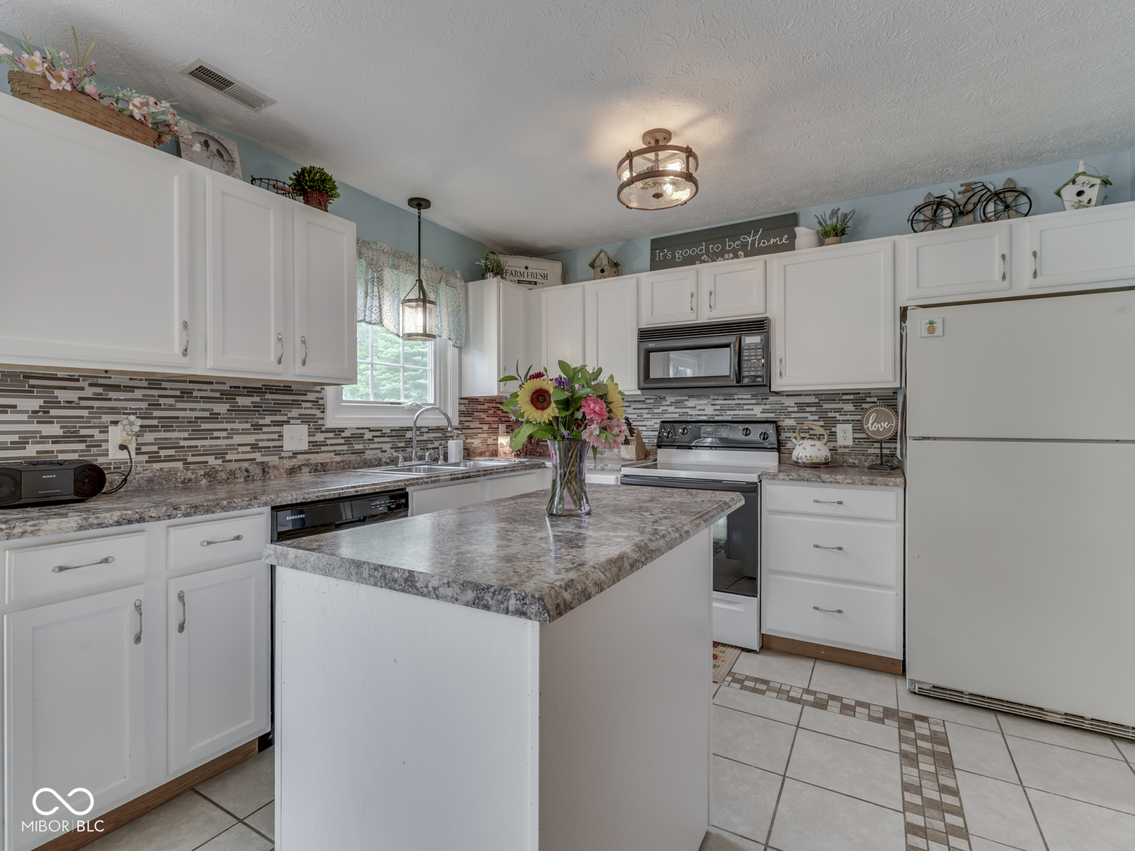 615 Hummingbird Lane