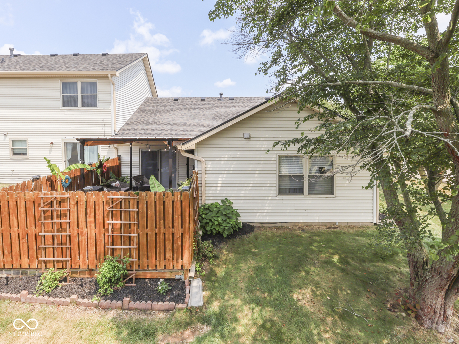1102 E Paradise Court