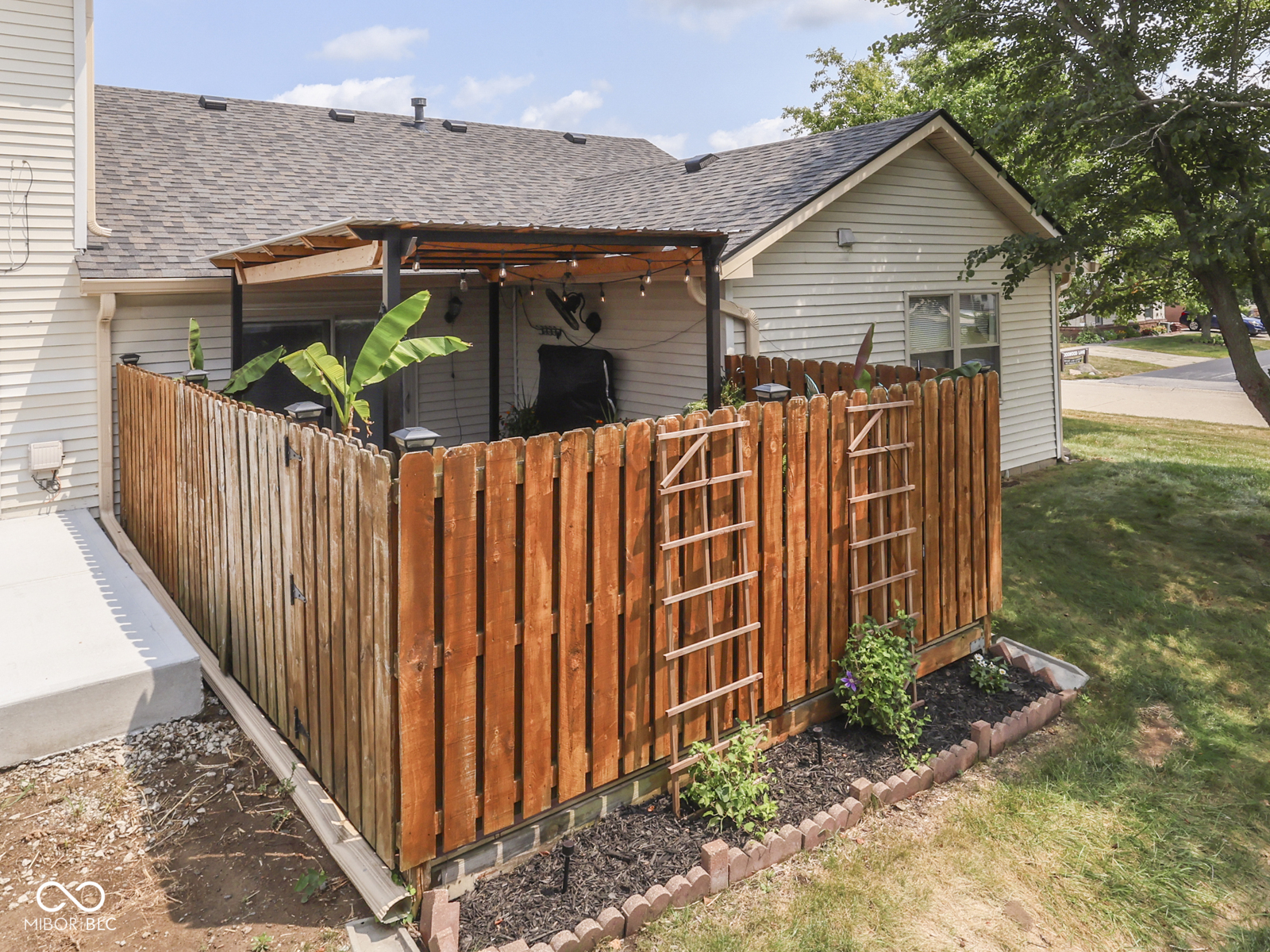 1102 E Paradise Court