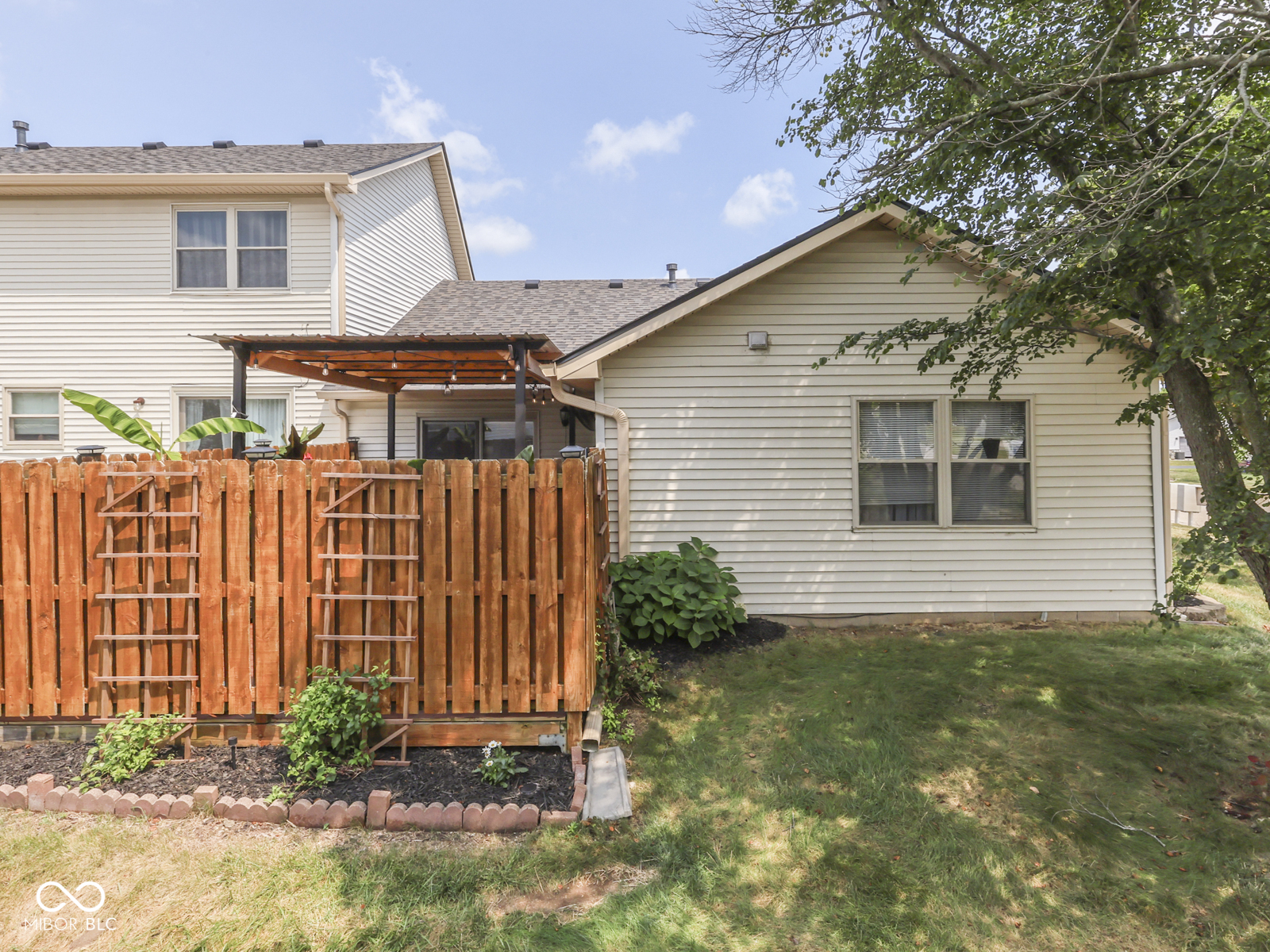 1102 E Paradise Court