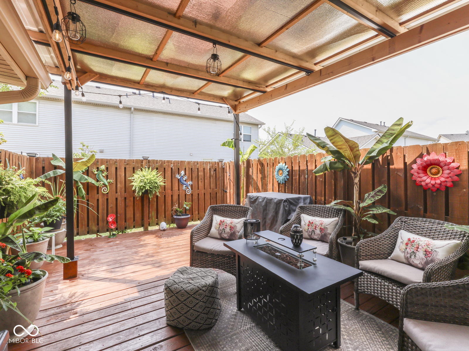 1102 E Paradise Court