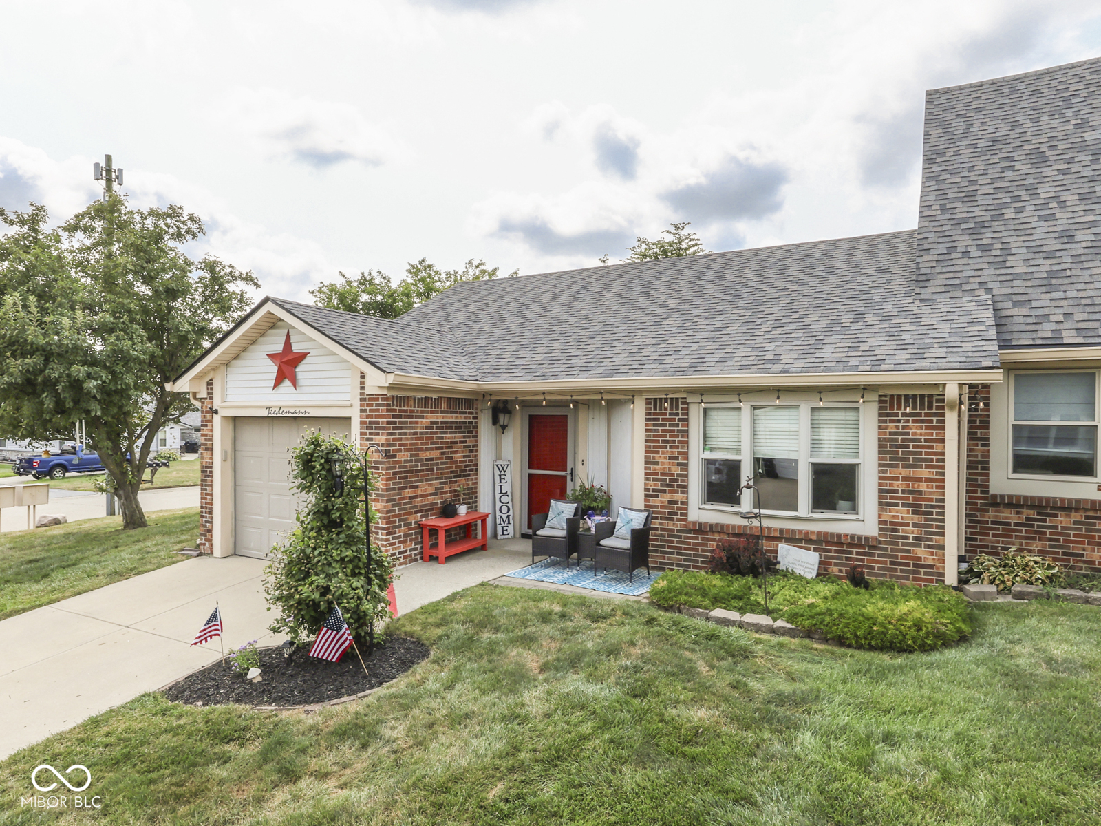 1102 E Paradise Court