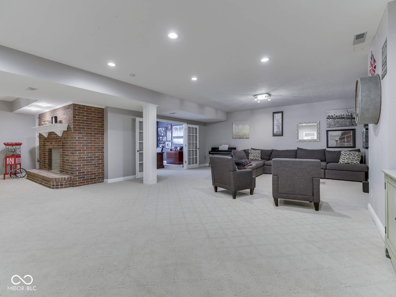 3933 Eagle Trace