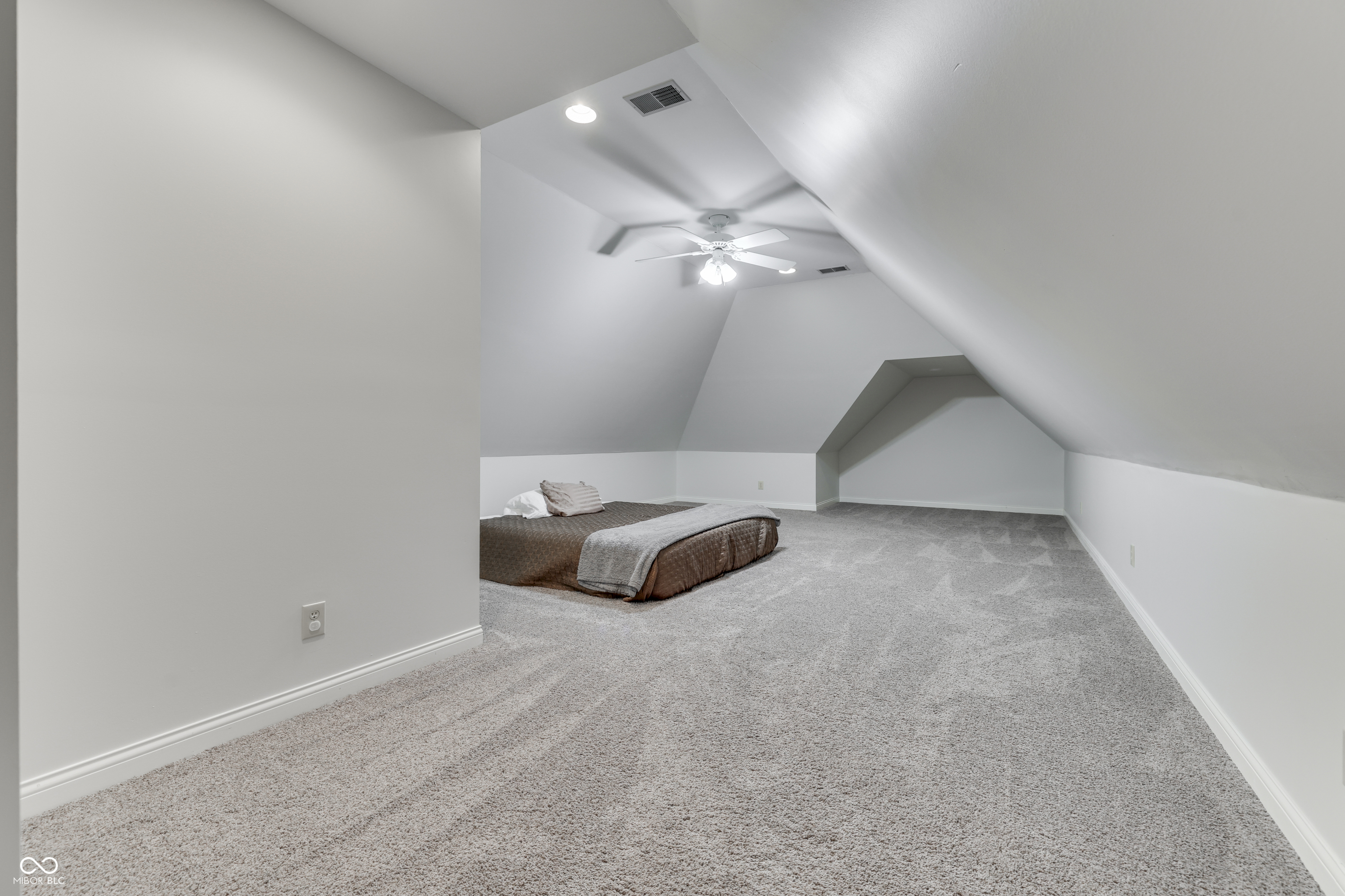 3933 Eagle Trace