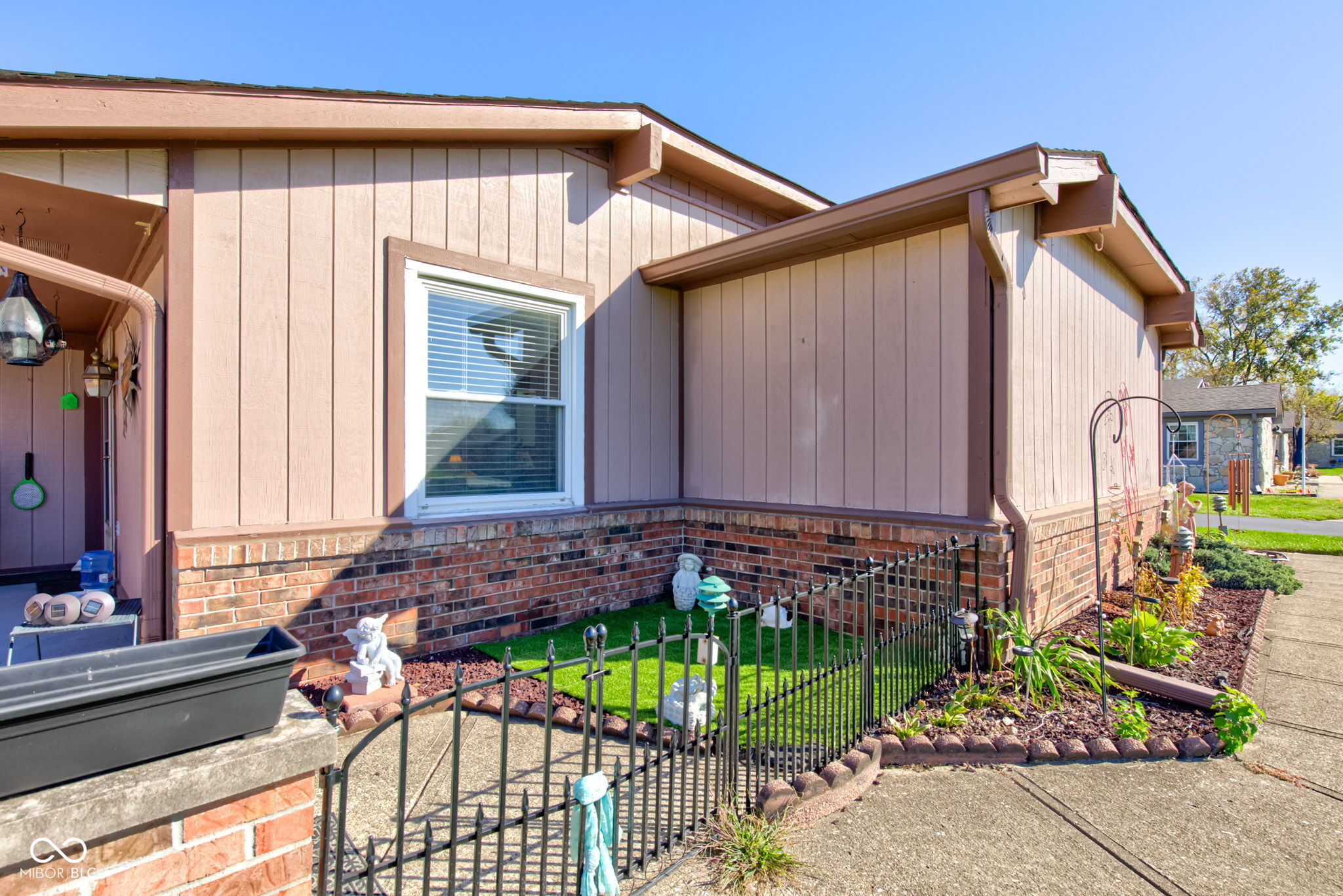1111 Paradise Court