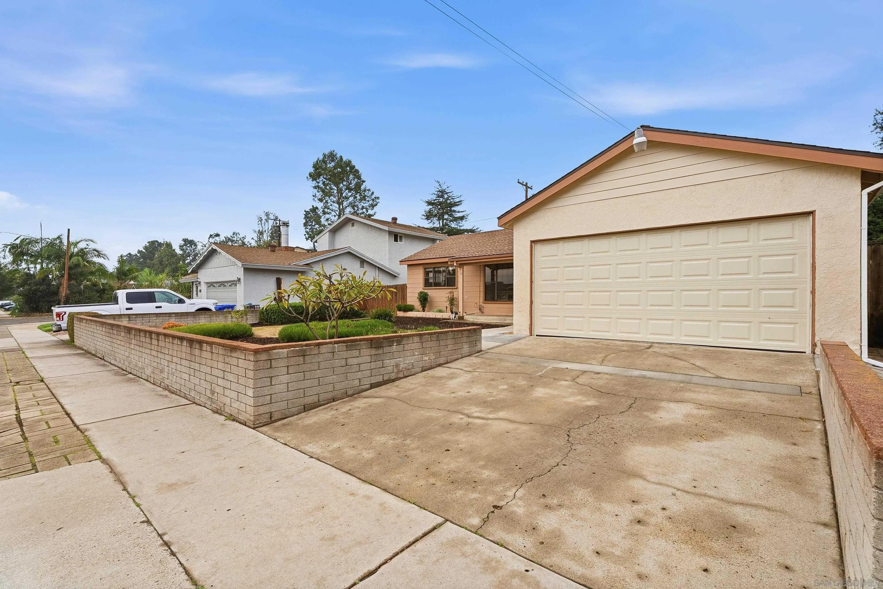 5914 Dugan Ave